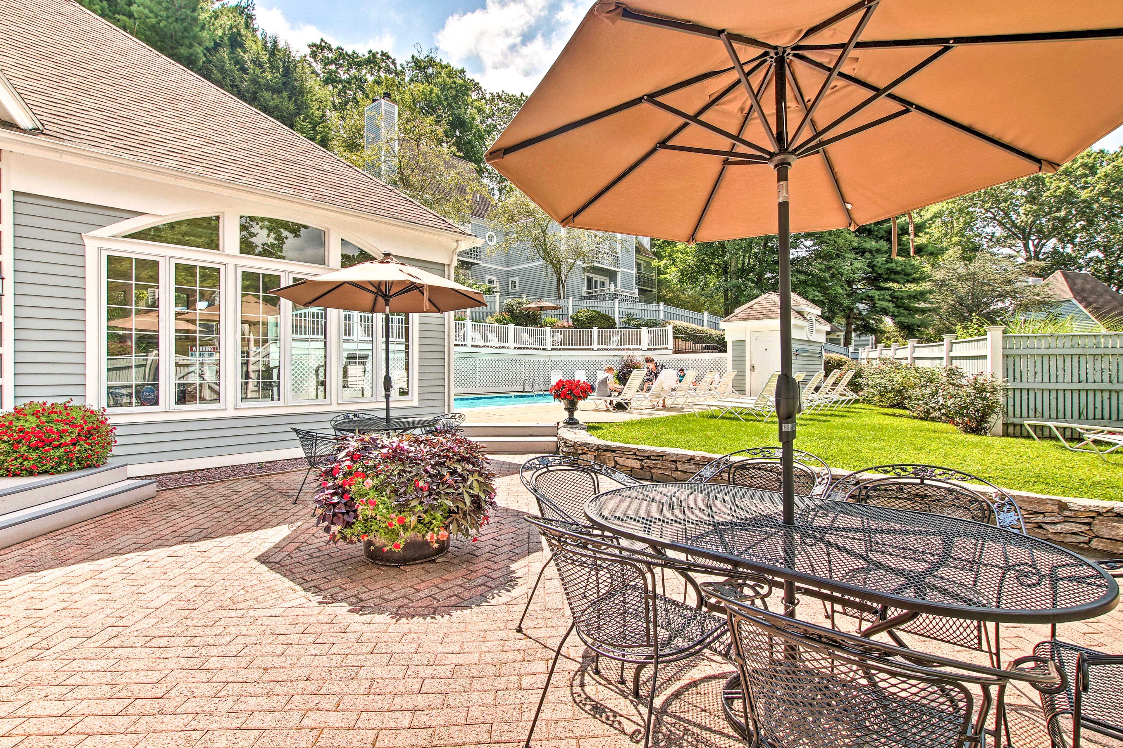 Community Dining Area & Pool Access