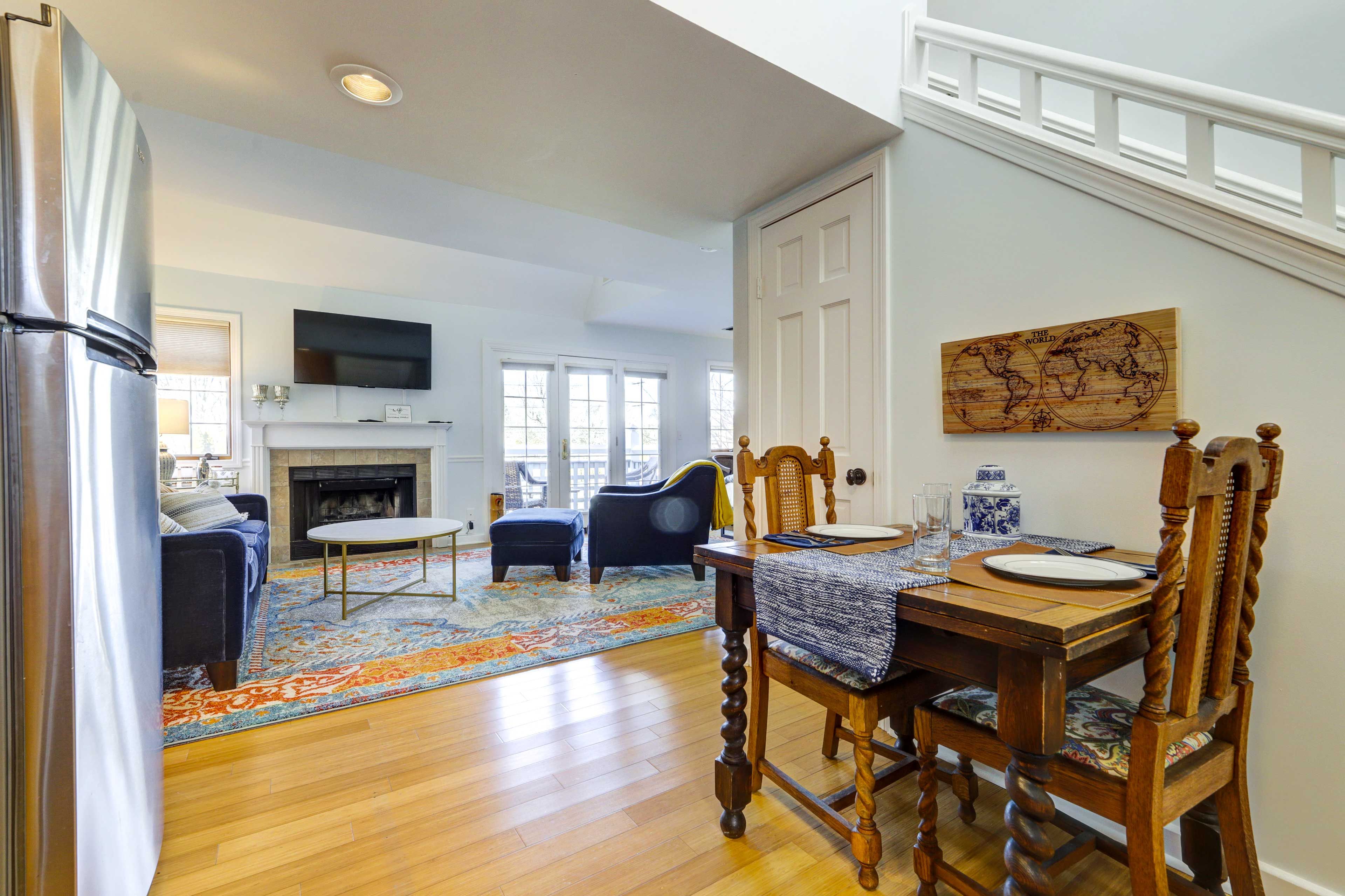 Dining Area | Dishware/Flatware