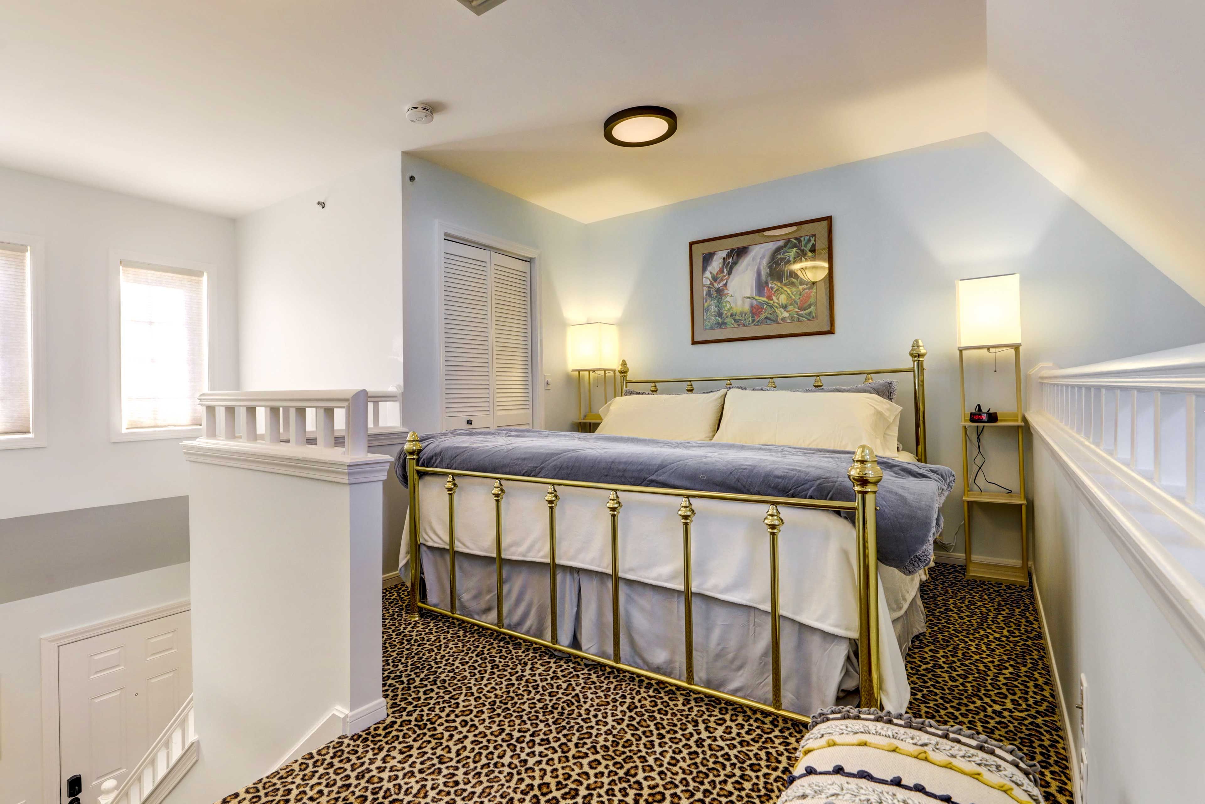 Bedroom (Loft) | King Bed | 2nd Floor