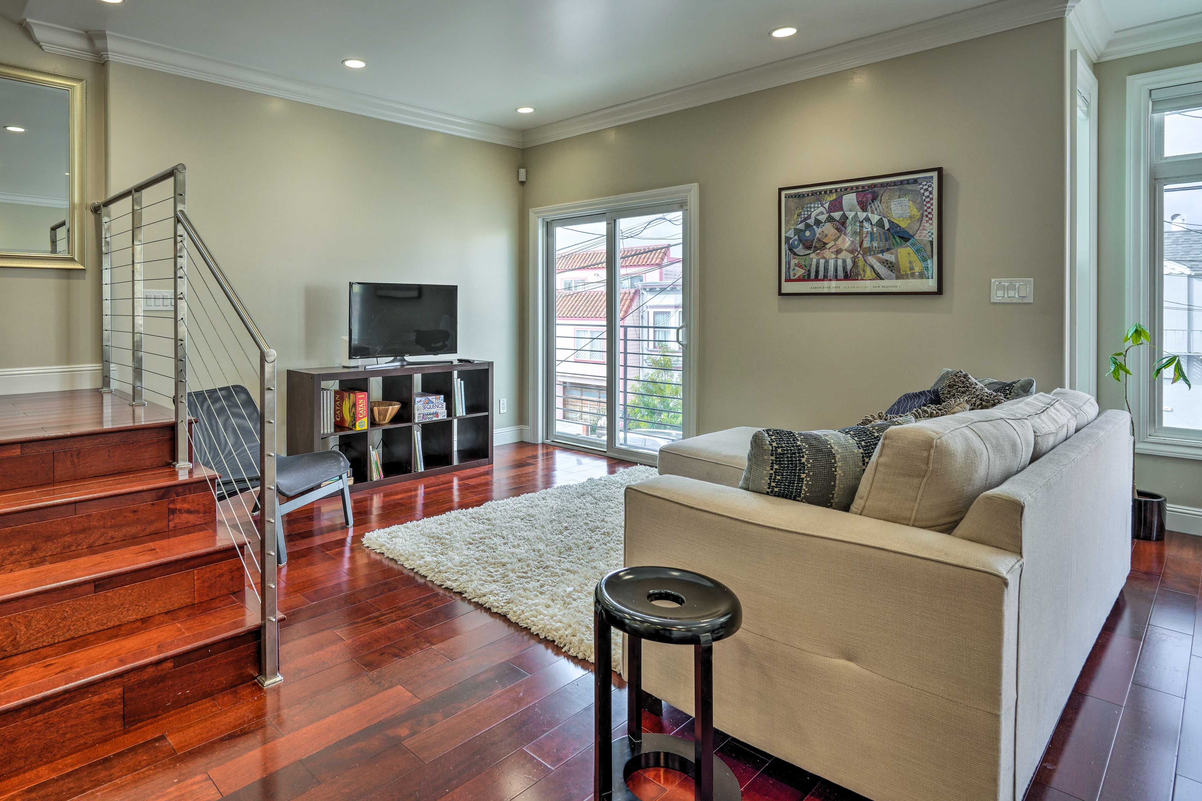 Living Room | Free WiFi | Queen Sleeper Sofa