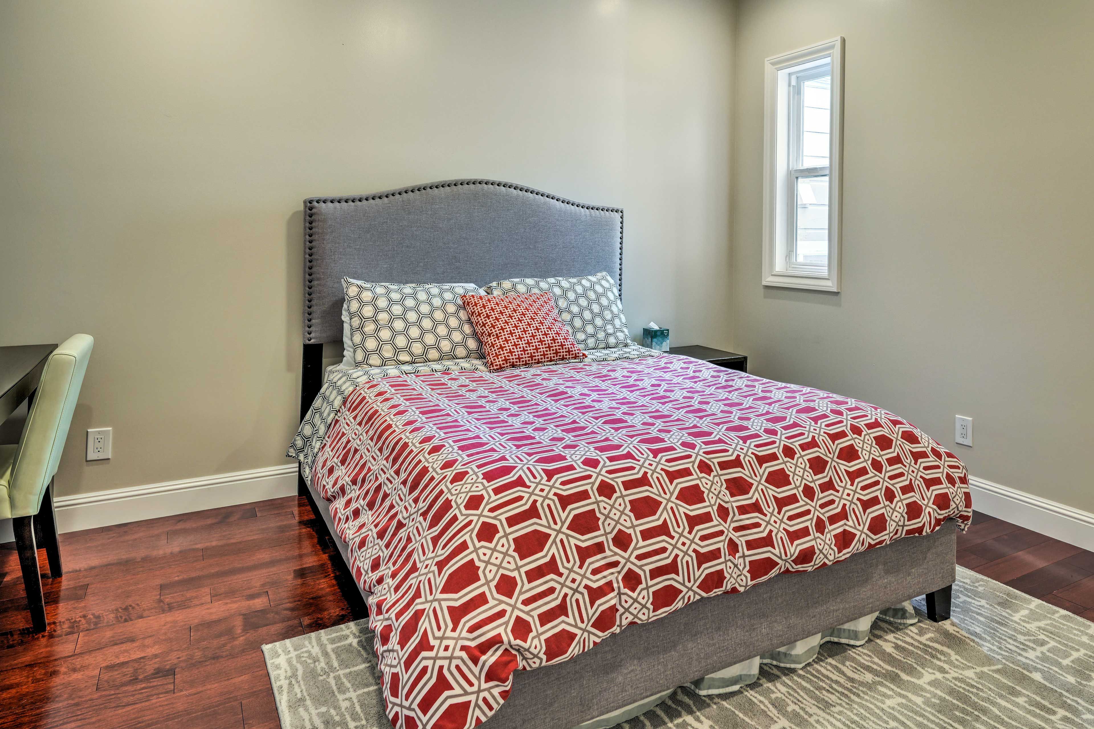 Bedroom 2 | Queen Bed