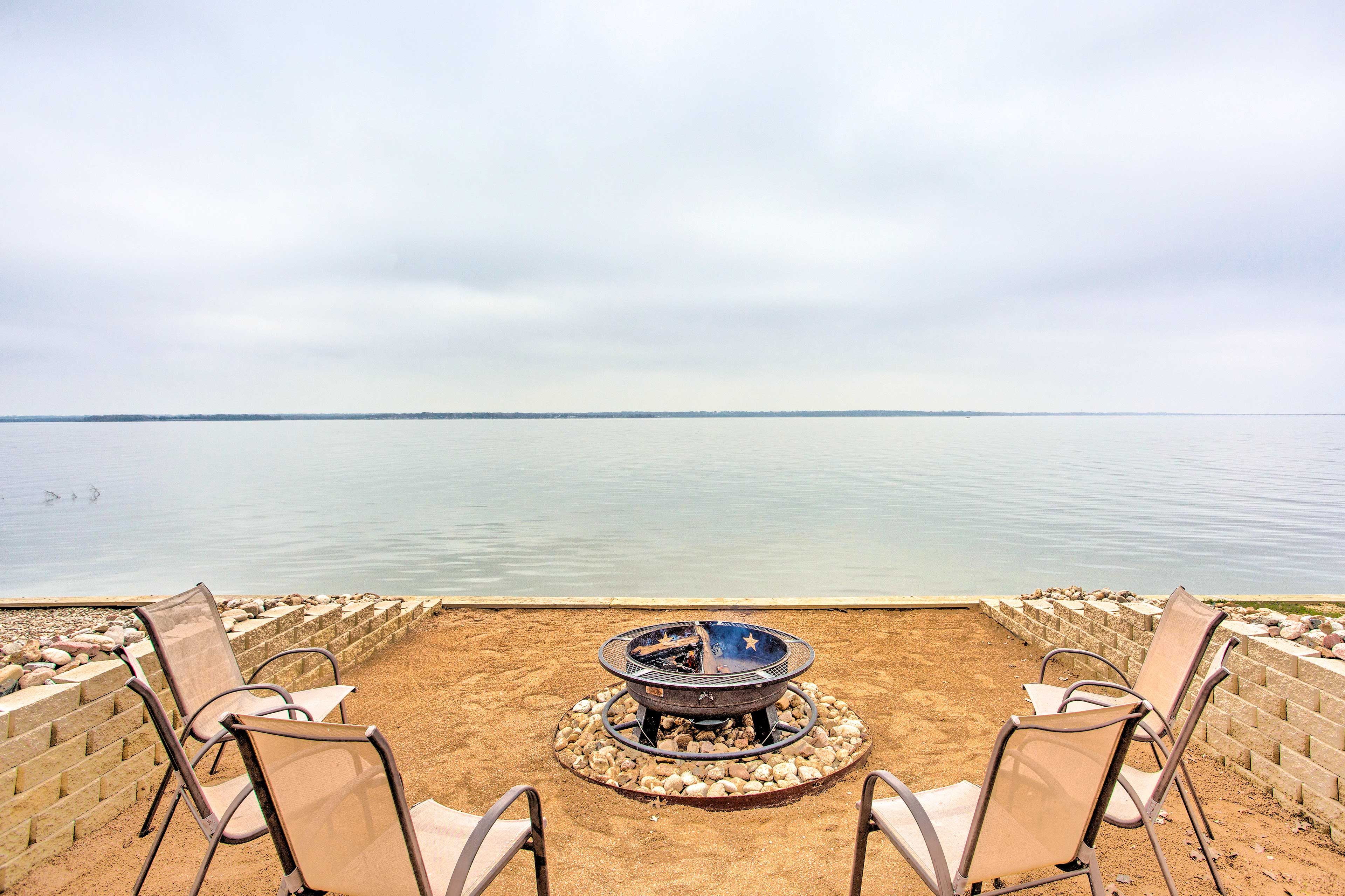 Lakefront | Fire Pit | Wood Provided