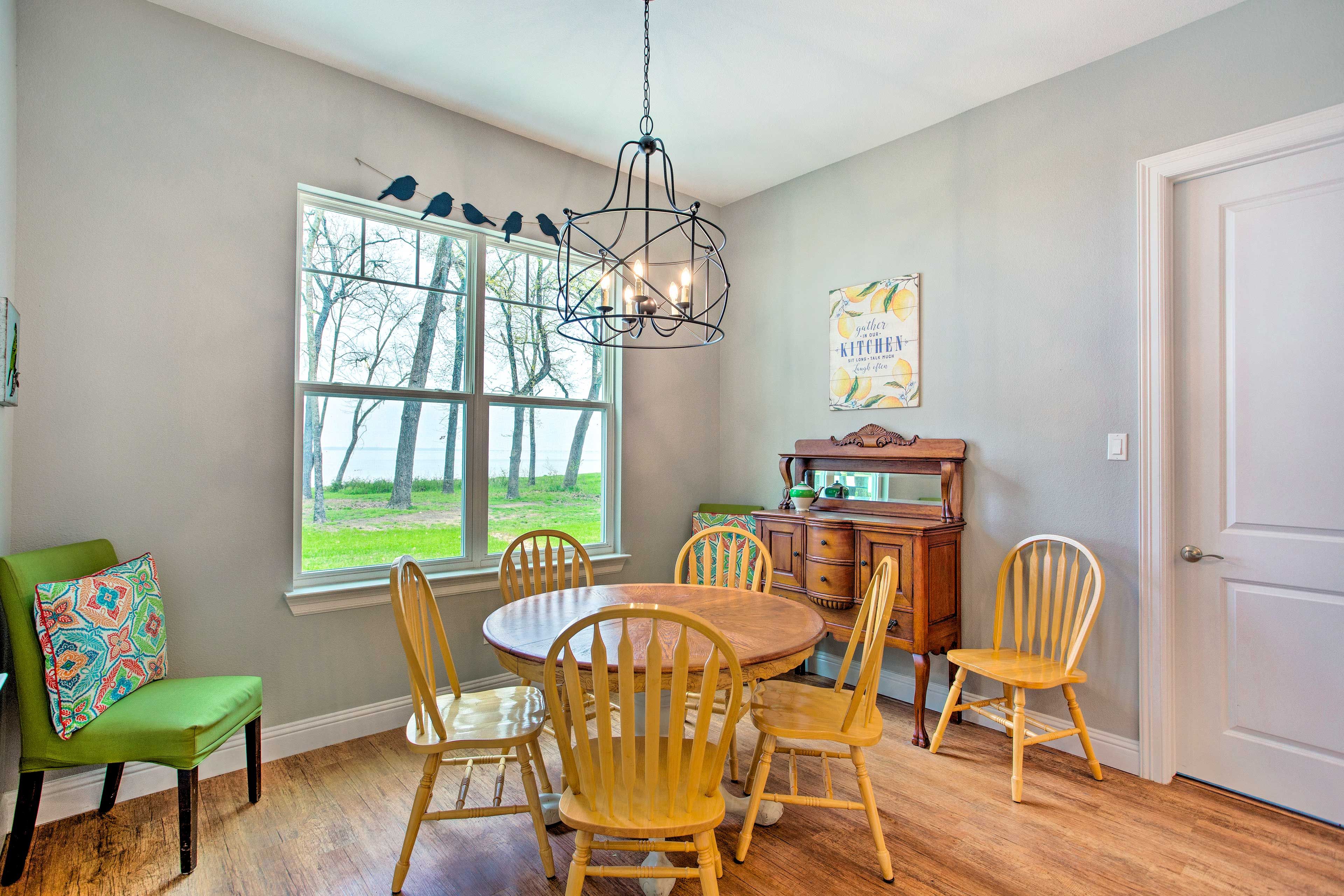 Bonus Breakfast Nook