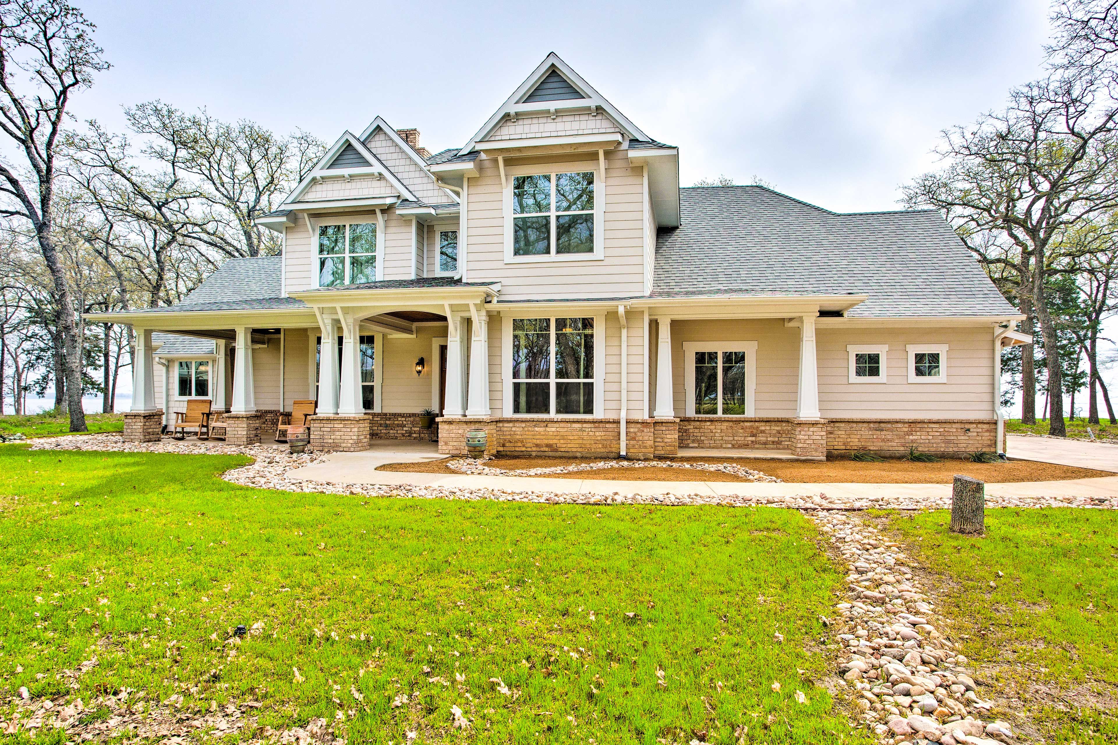 Quinlan Vacation Rental | 3,600 Sq Ft | 4BR | 3BA | Step-Free Entry