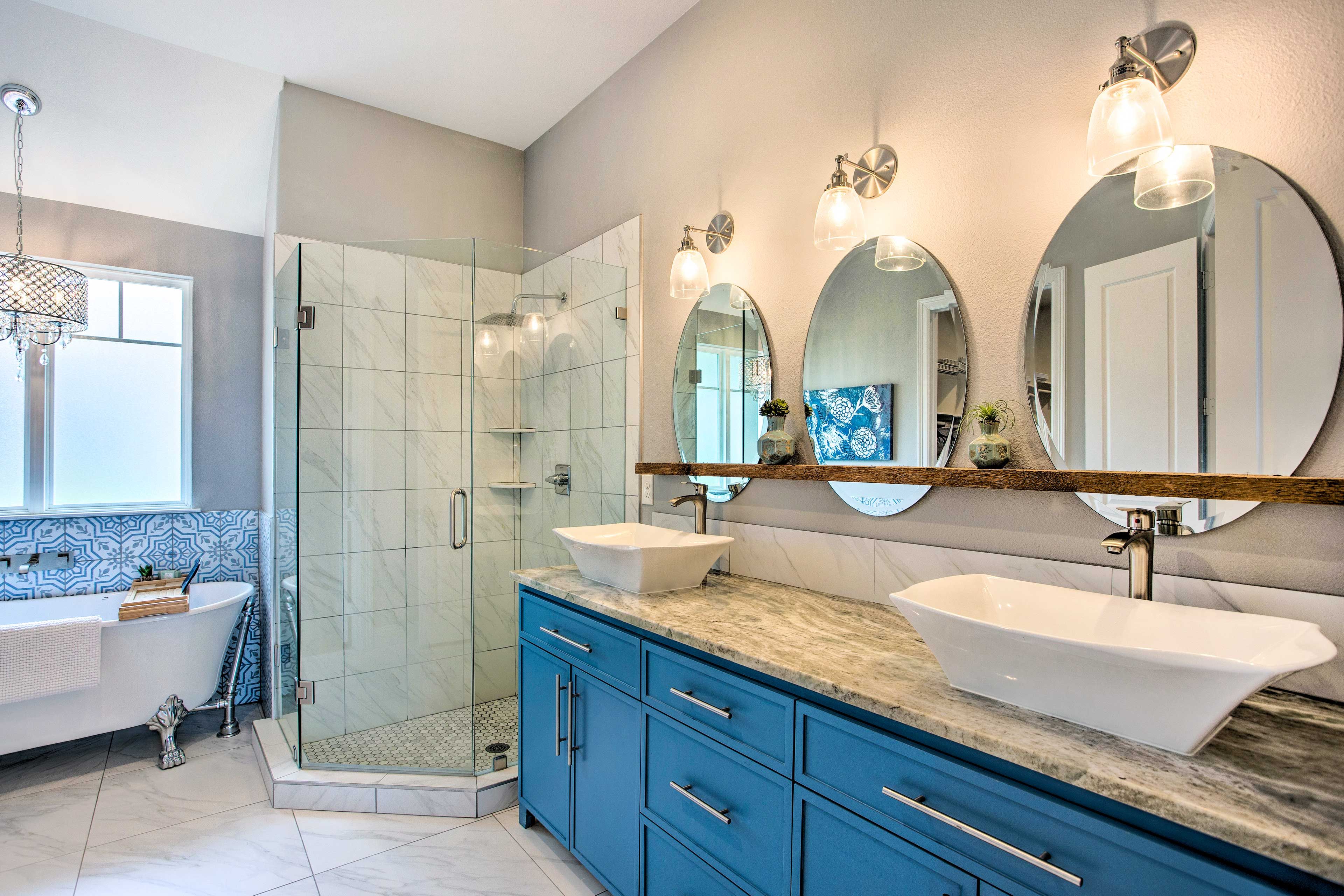 En-Suite Bathroom | Towels Provided | Complimentary Toiletries | Clawfoot Tub
