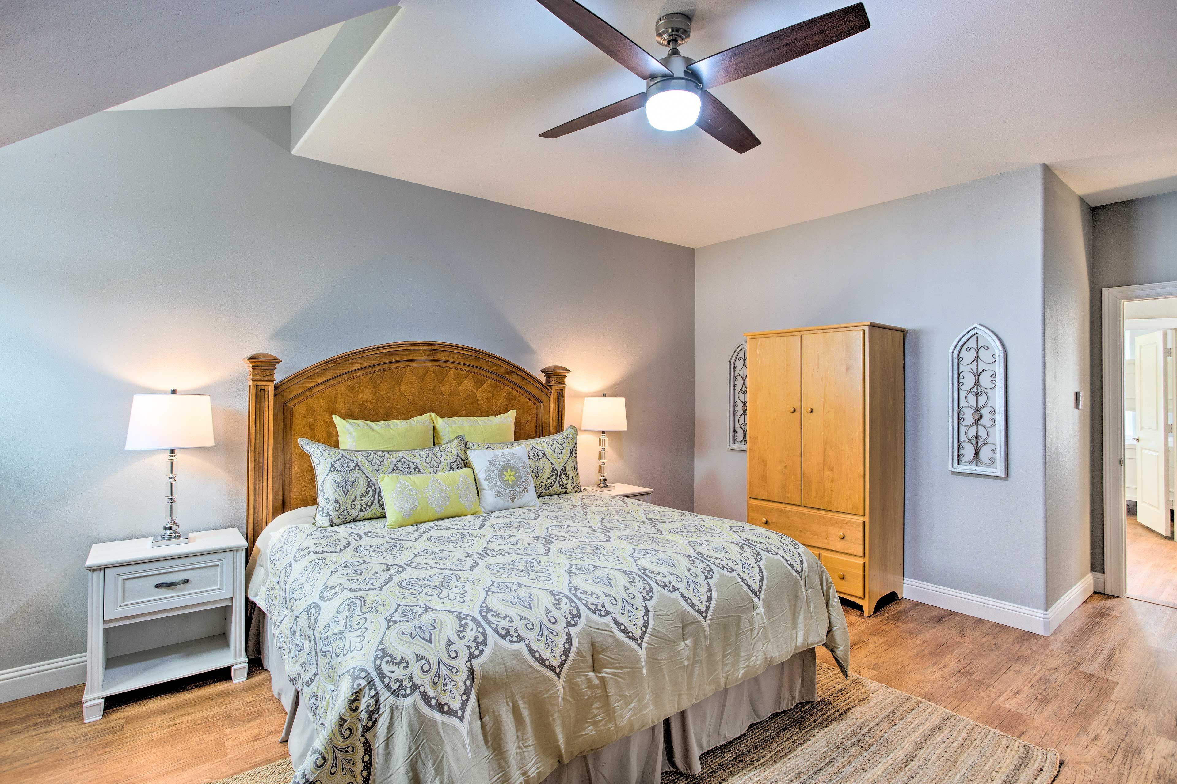 Bedroom 2 | King Bed | Upper Level