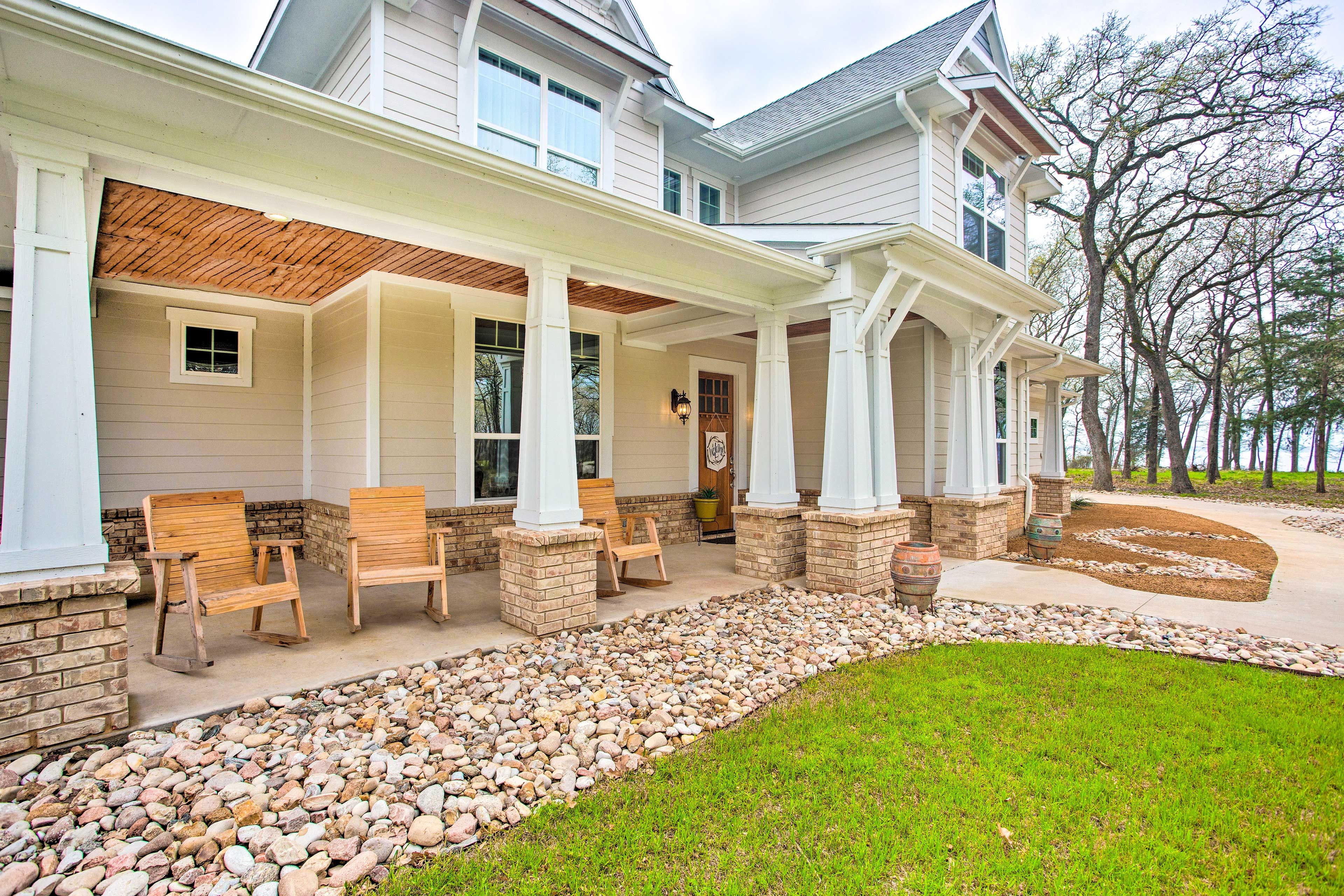 House Exterior | Open Yard | Gas/Charcoal Grill