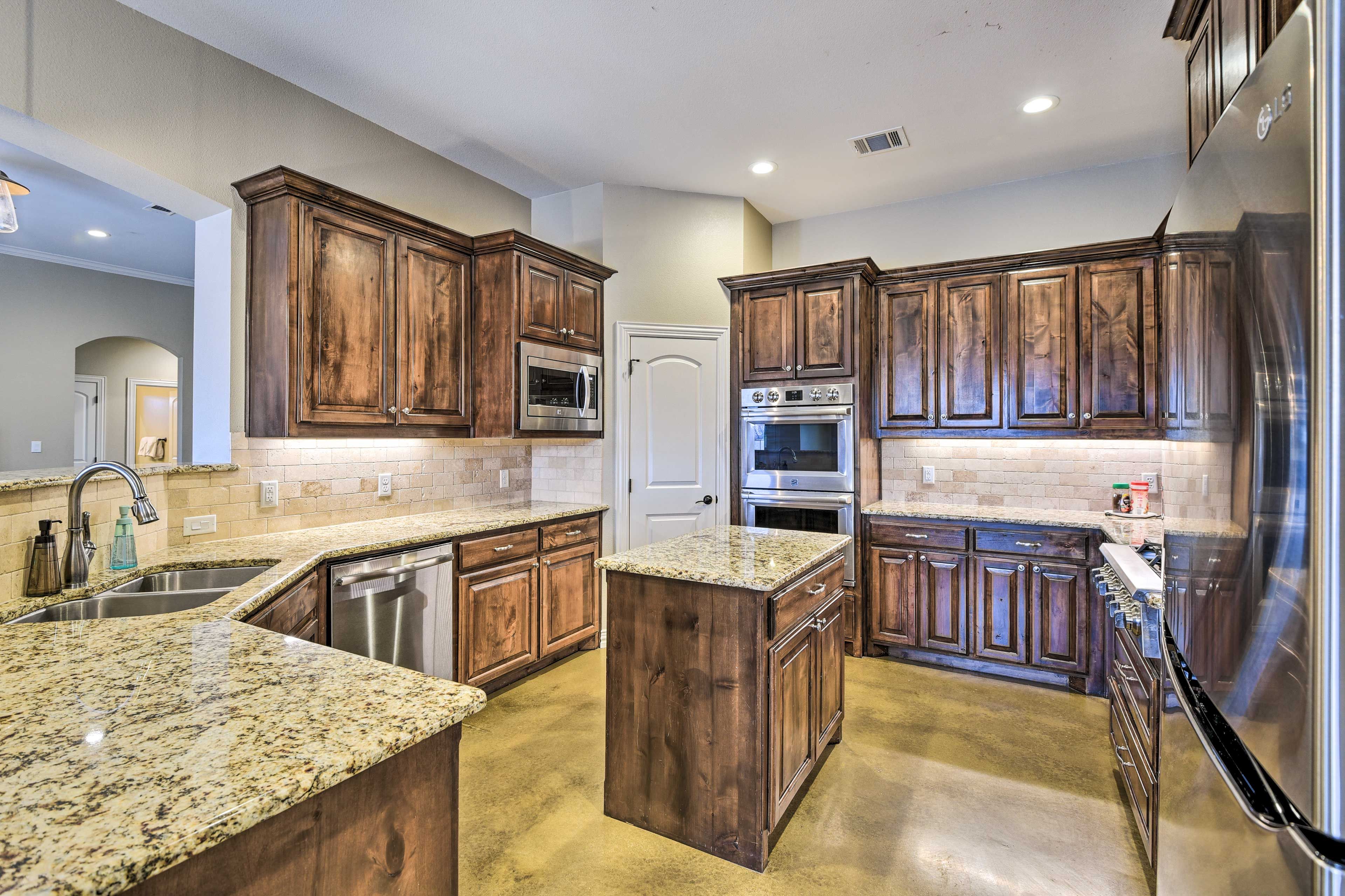 Kitchen | Central A/C & Heat | Coffee Maker (Coffee Provided)