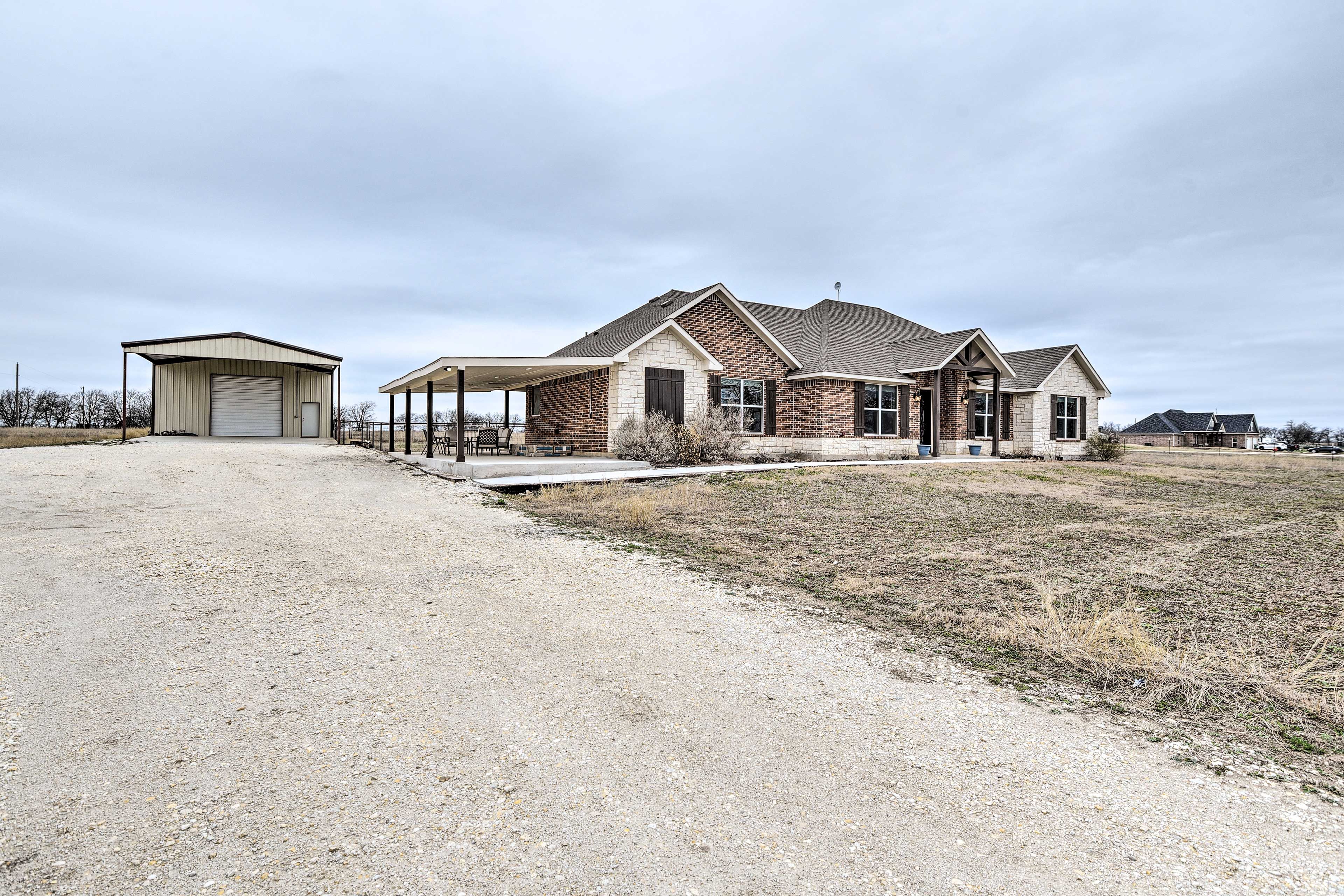 Parking | Barn (4 Vehicles) | Driveway (3 Vehicles)