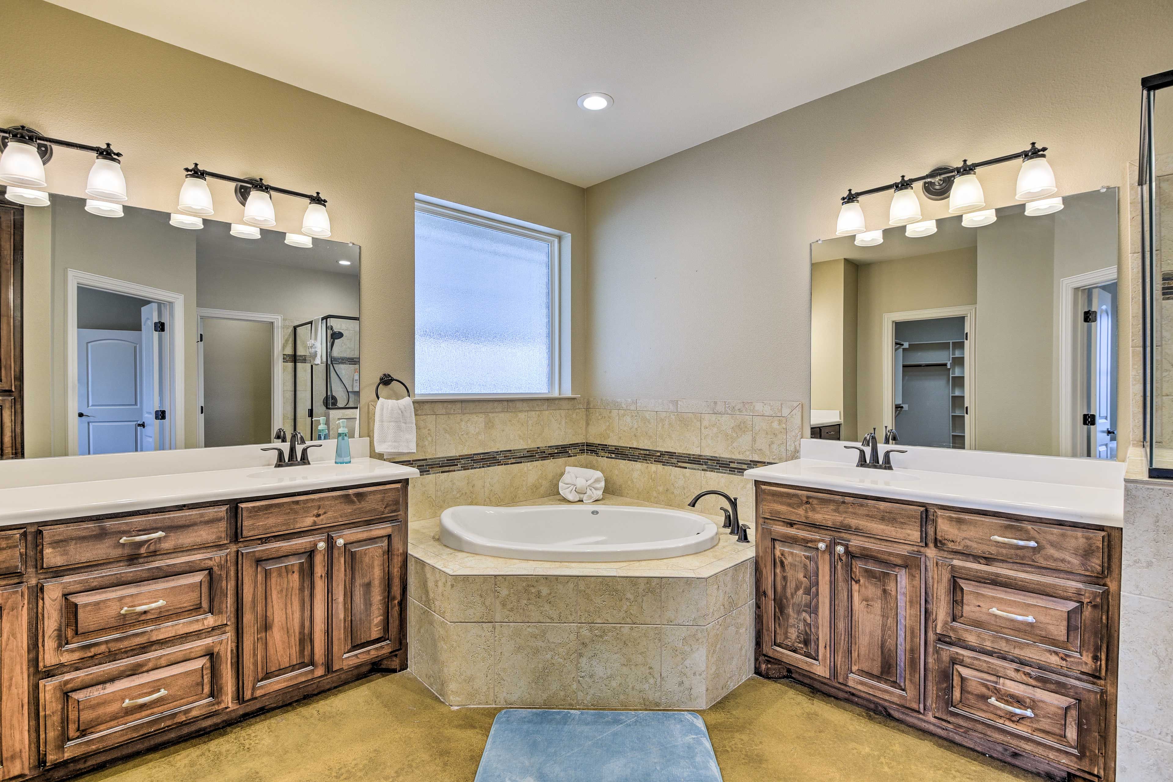 En-Suite Bathroom | Towels Provided