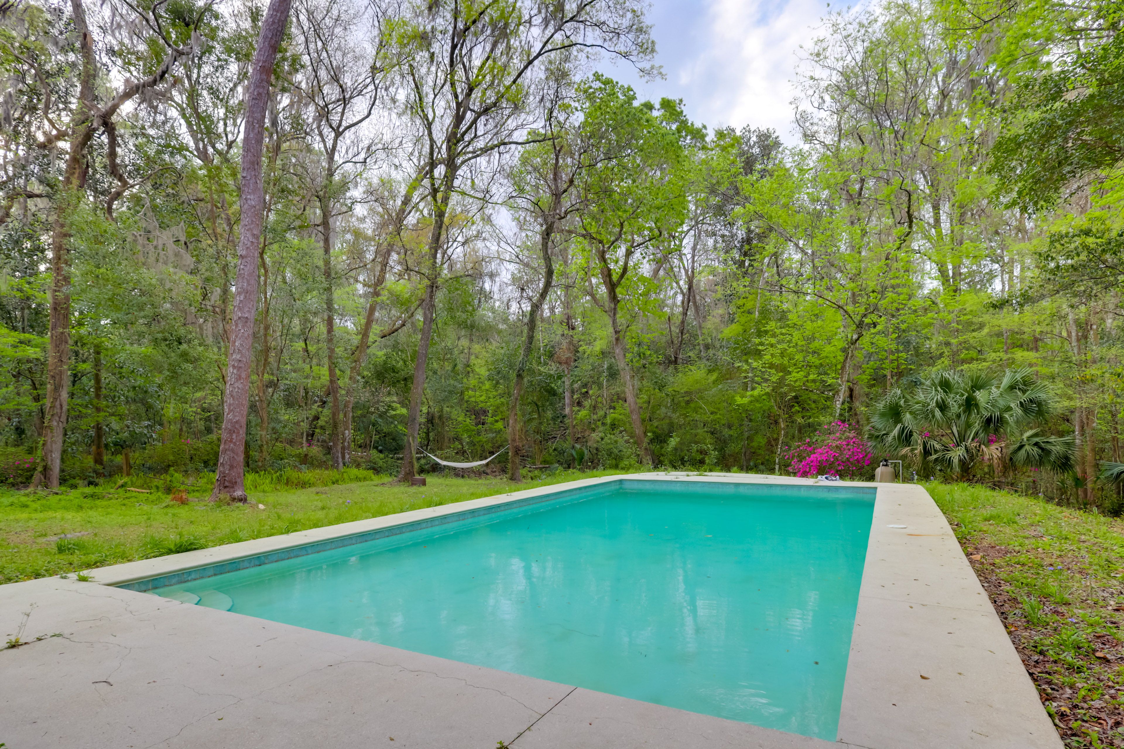Private Pool (Depth 4'-9') | Hammock