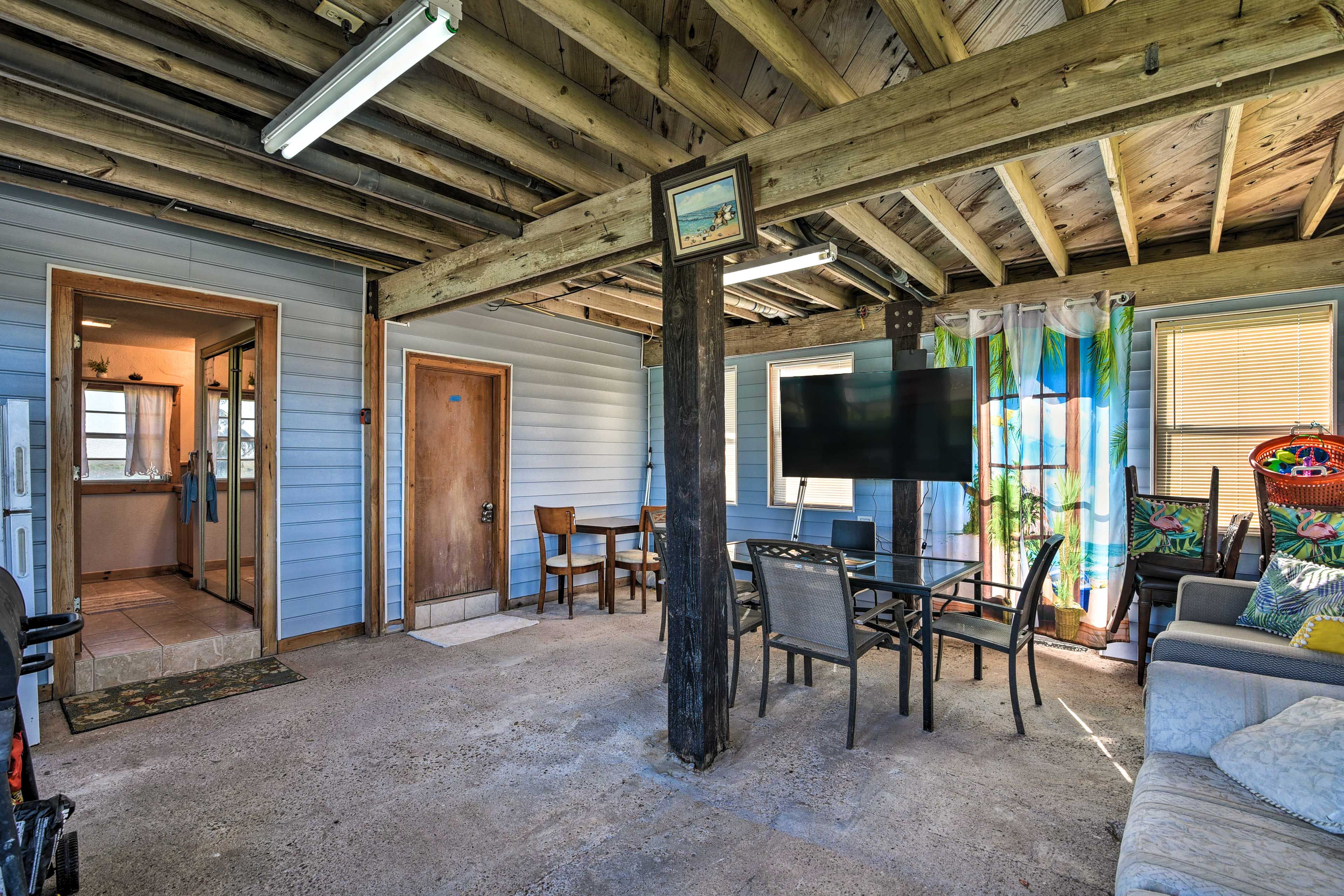 Screened-In Porch