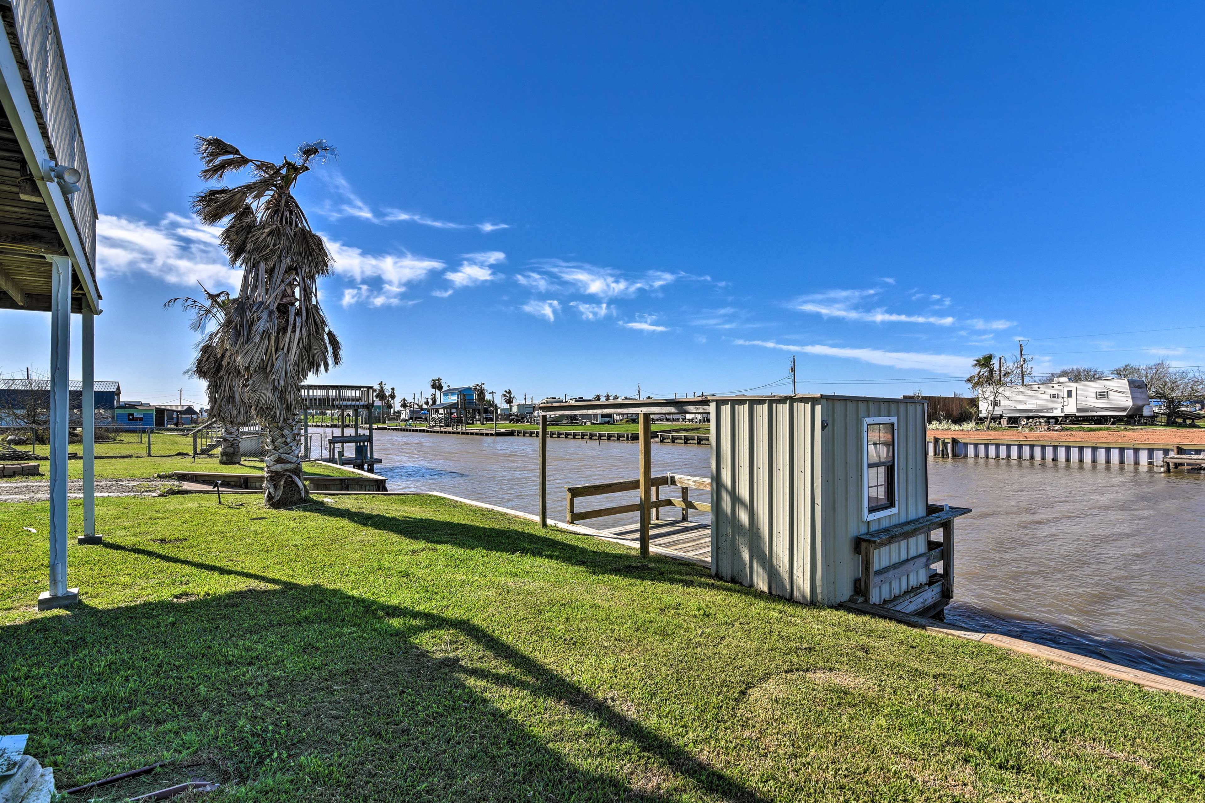 Yard Area | Private Dock