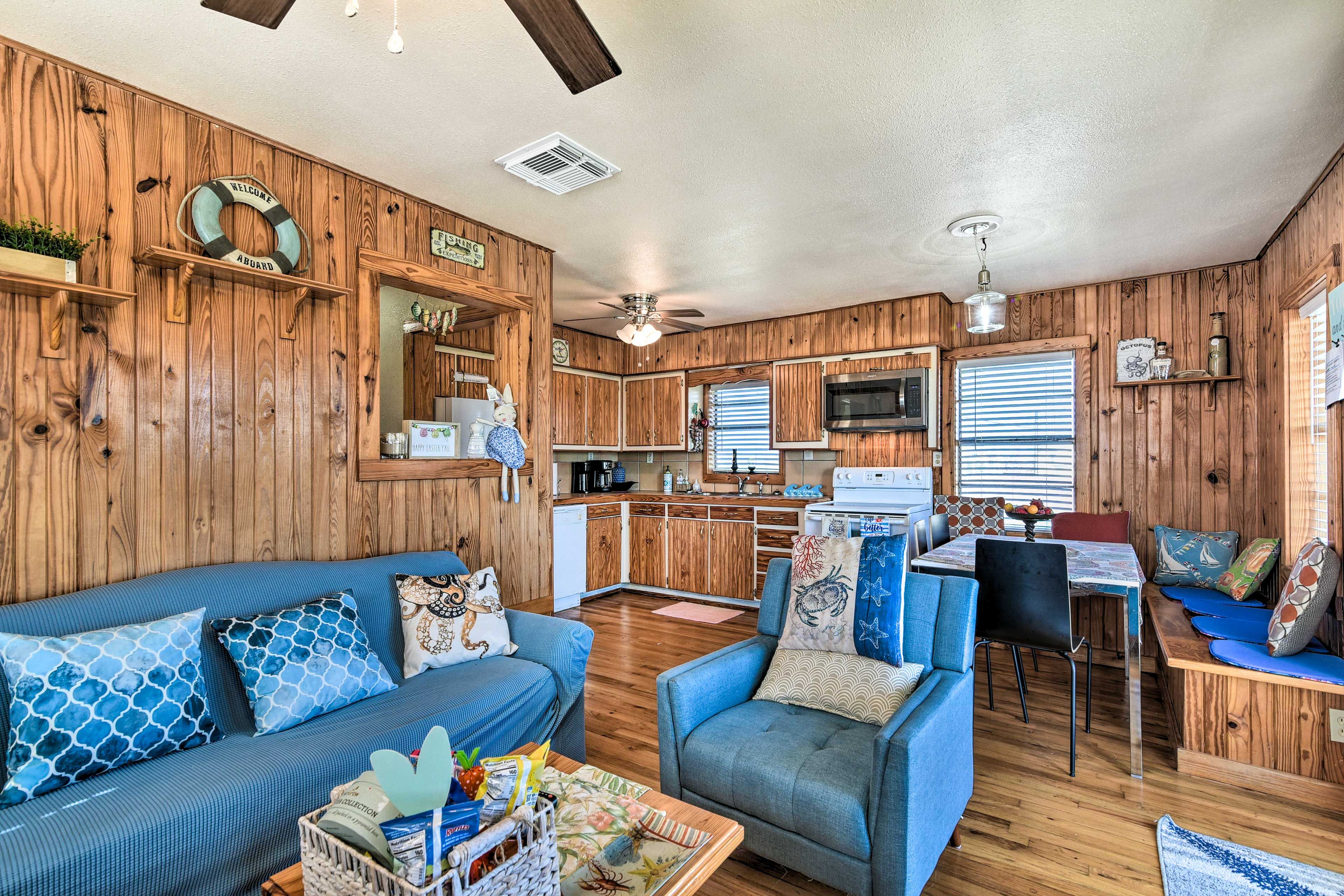 Living Room | Full Kitchen | Smart TV | Free WiFI