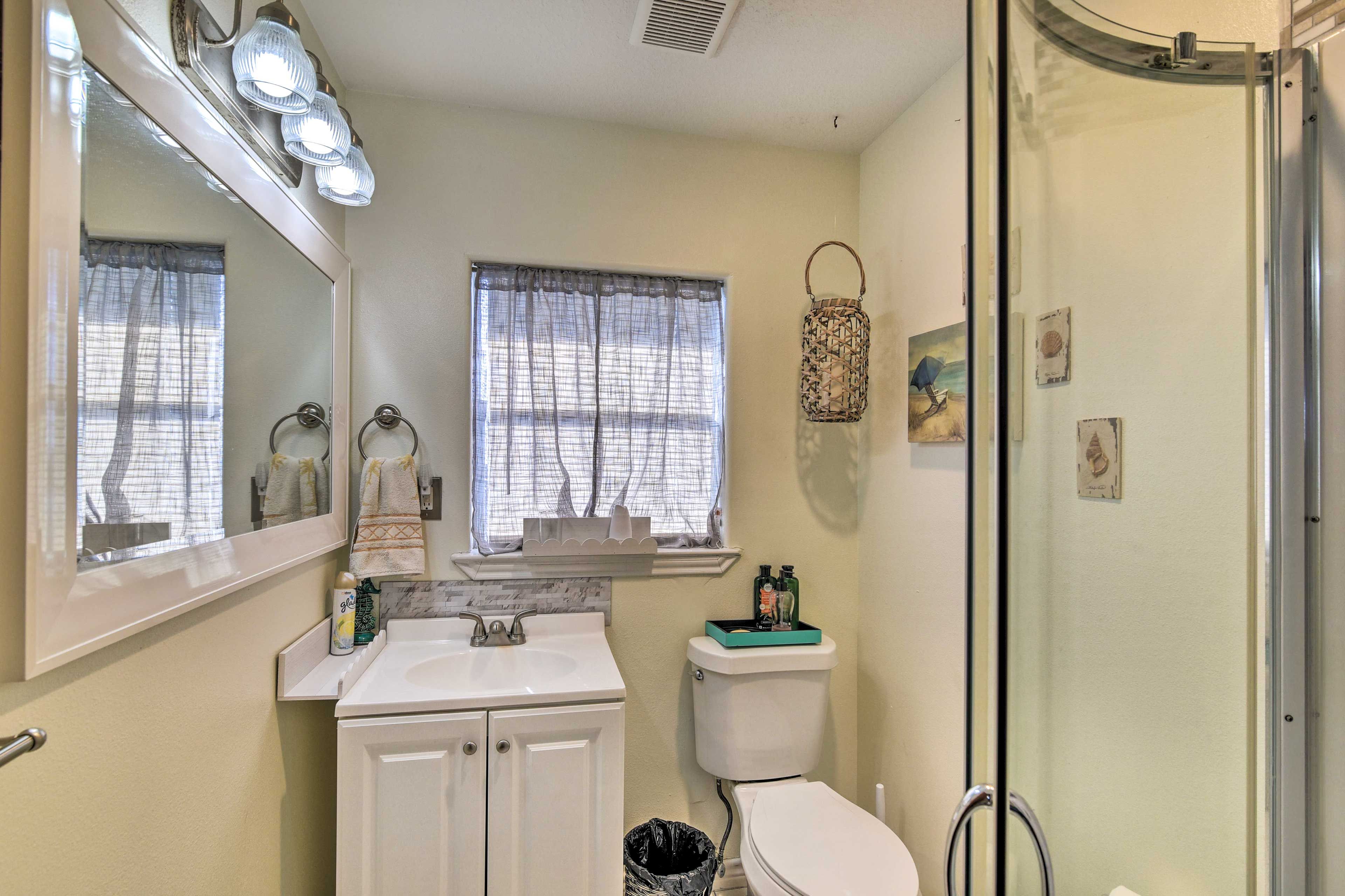 Full Bath | Complimentary Toiletries