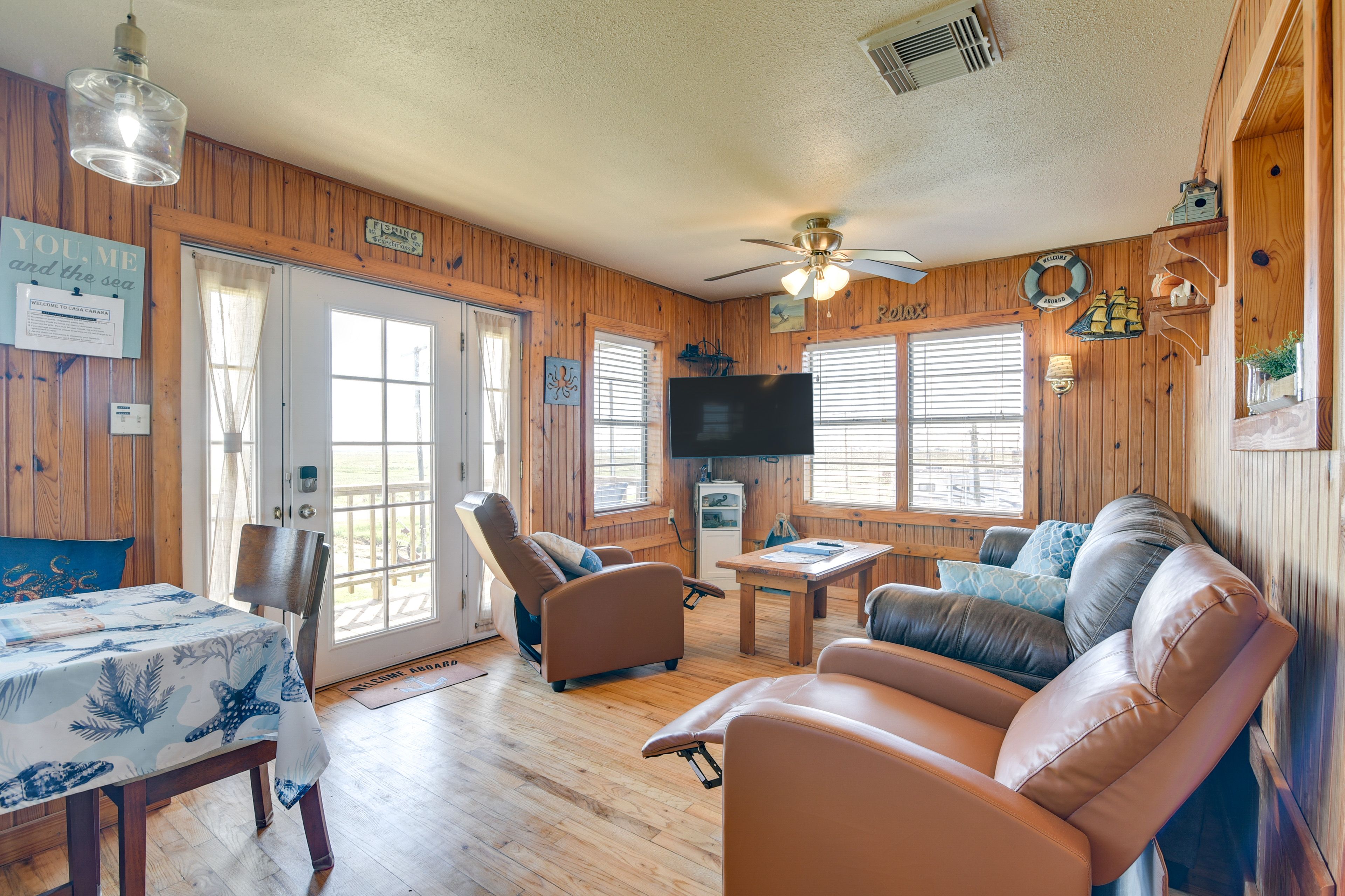 Living Room | Full Kitchen | Smart TV | Free WiFI