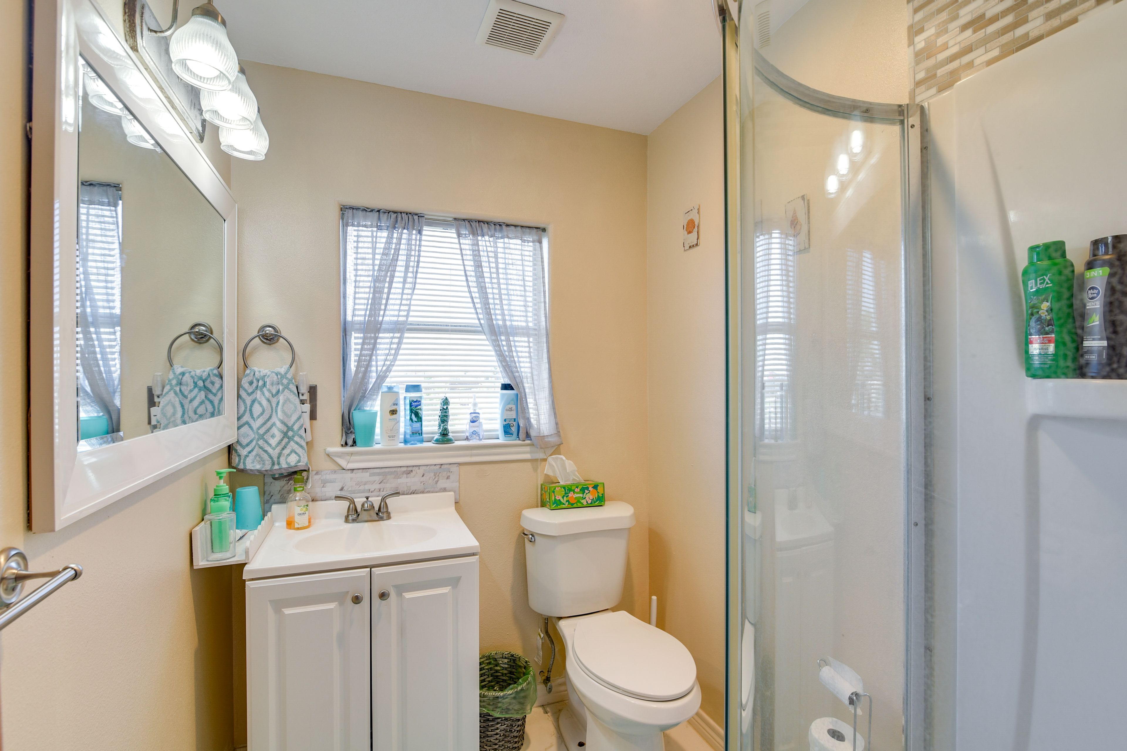 Full Bath | Complimentary Toiletries