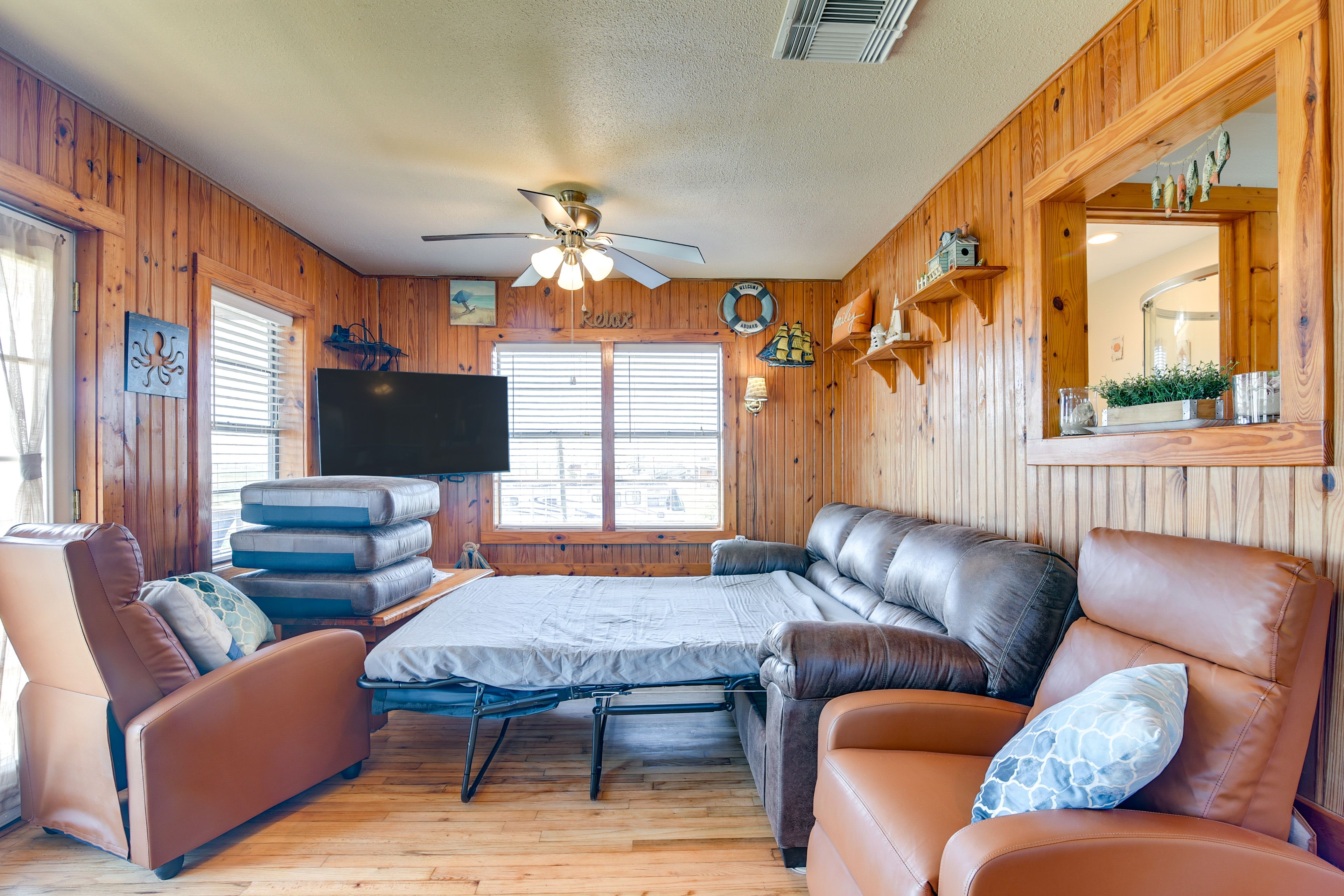 Living Room | Central A/C | Queen Sleeper Sofa