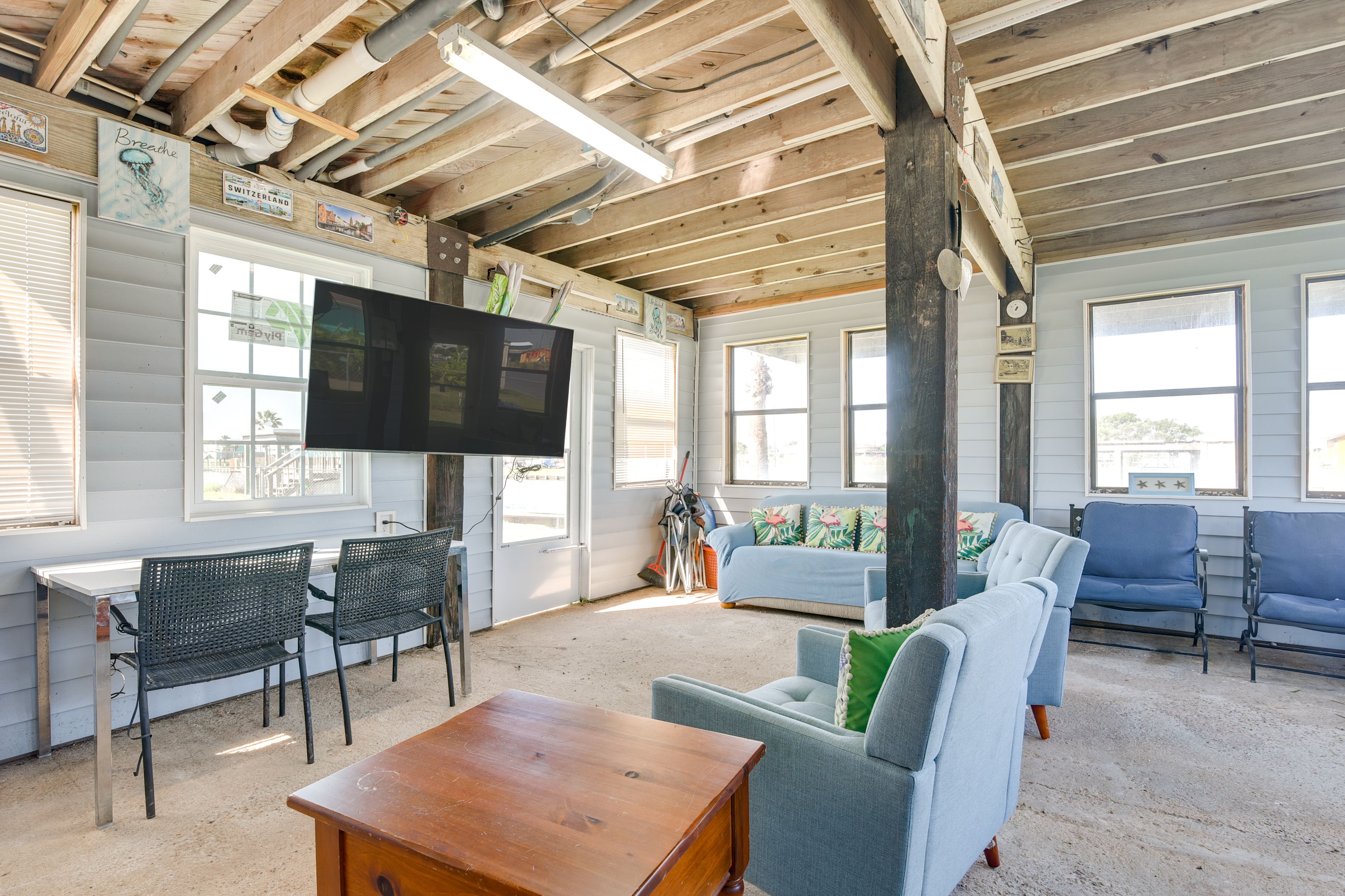 Screened-In Porch
