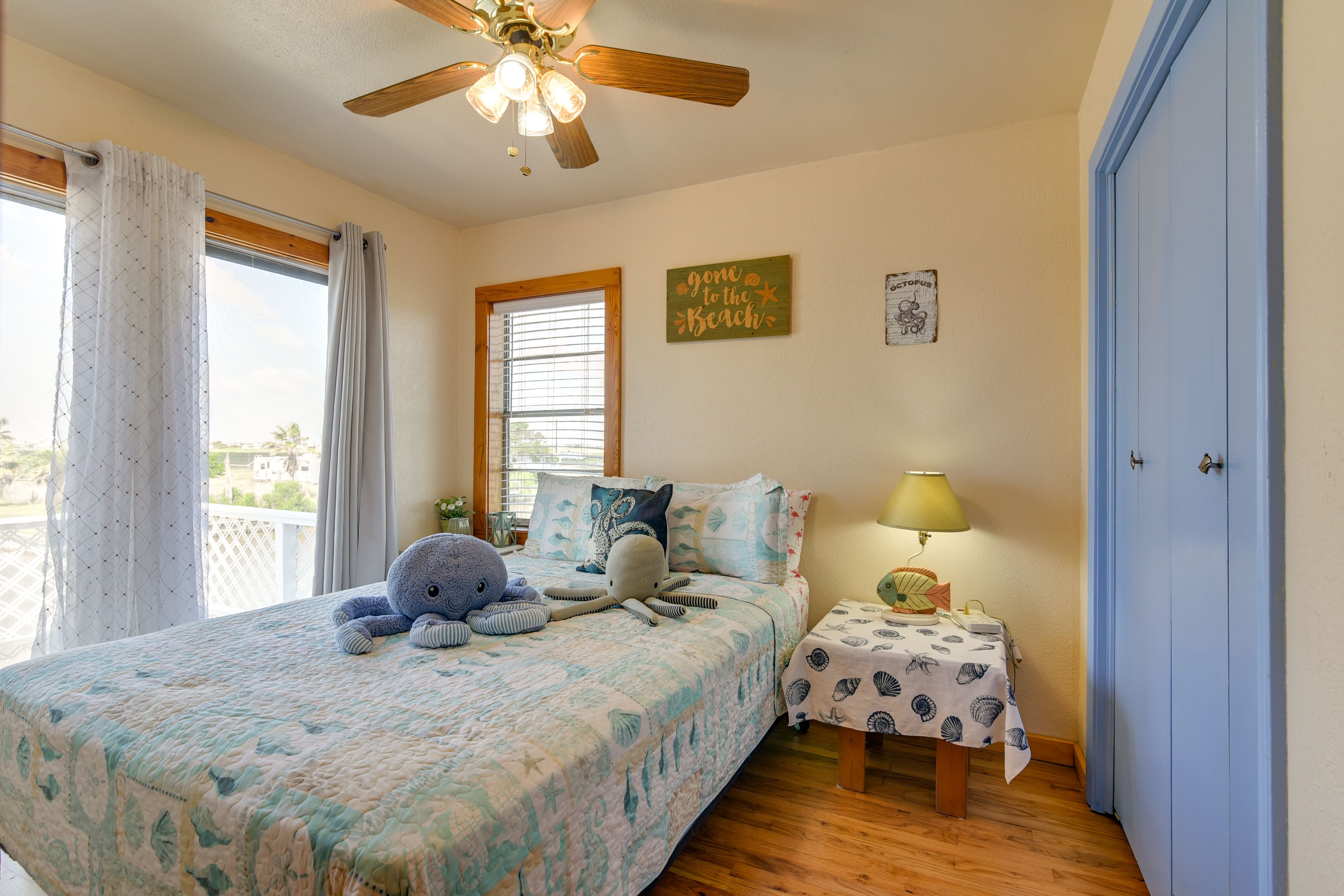 Bedroom 2 | Queen Bed