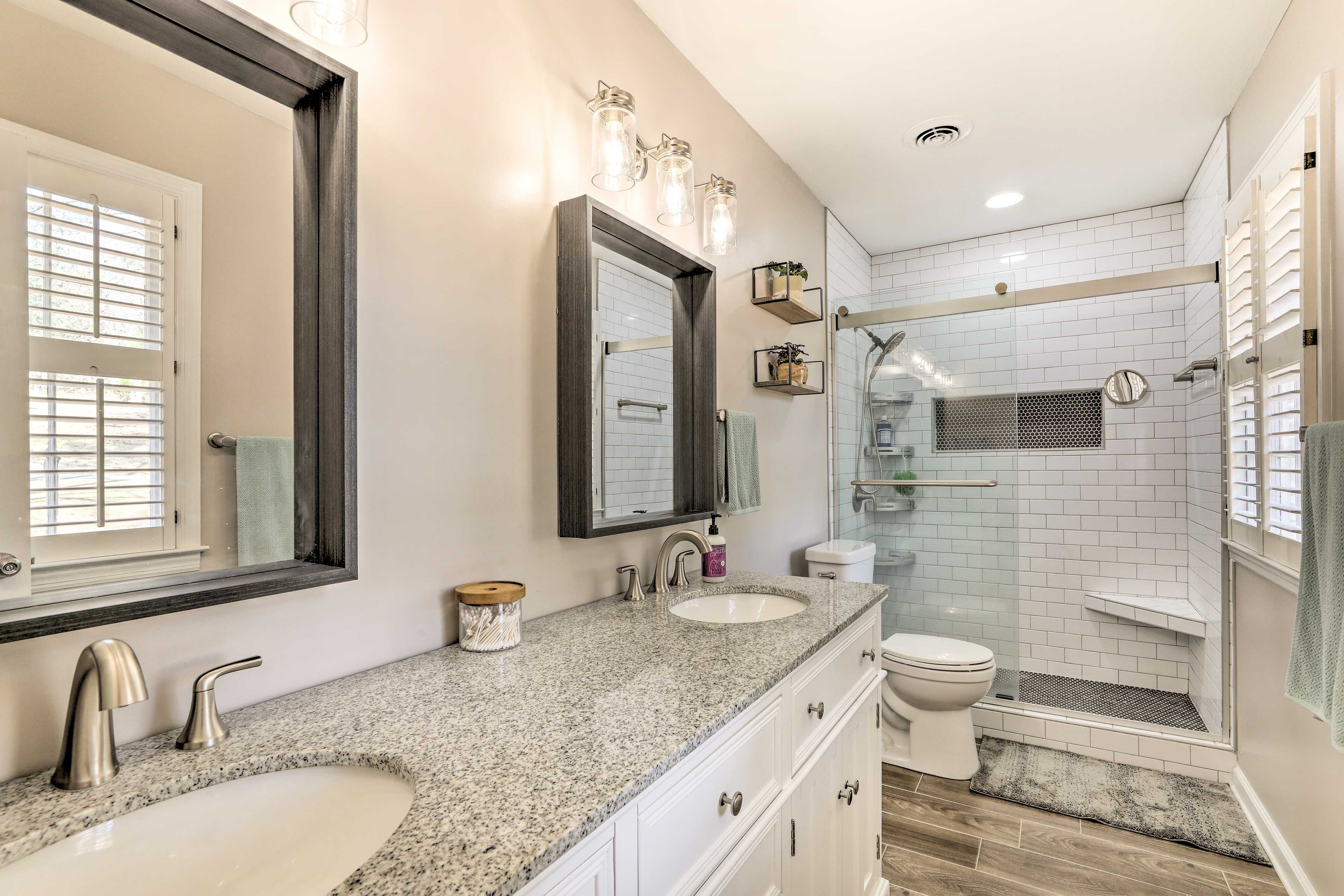 En-Suite Bathroom | Towels Provided | Hair Dryer | Complimentary Toiletries
