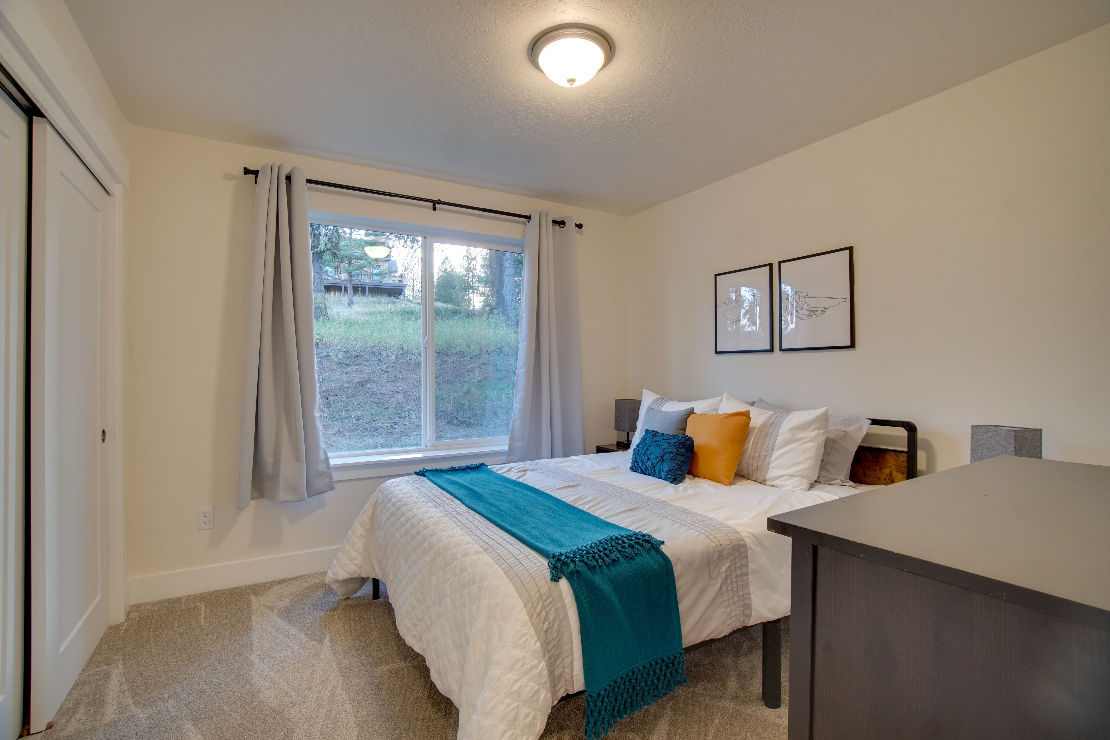 Bedroom 2 | Queen Bed