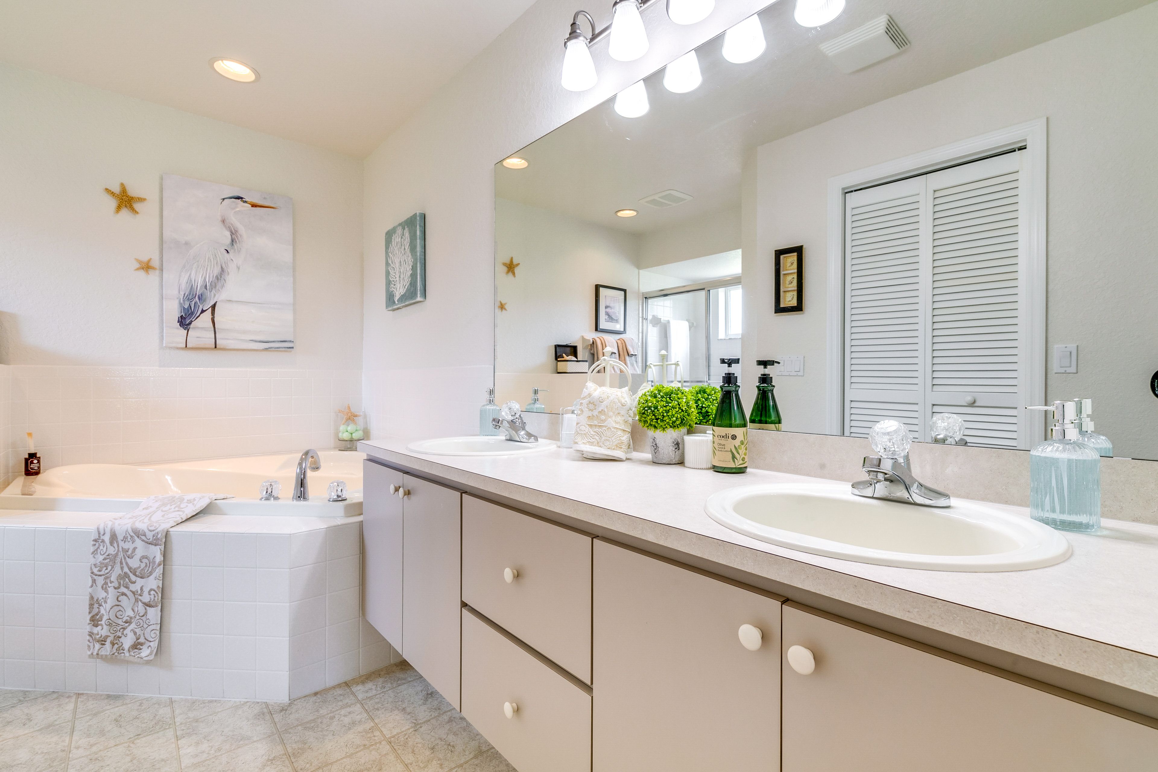 En-Suite Bathroom | Towels Provided