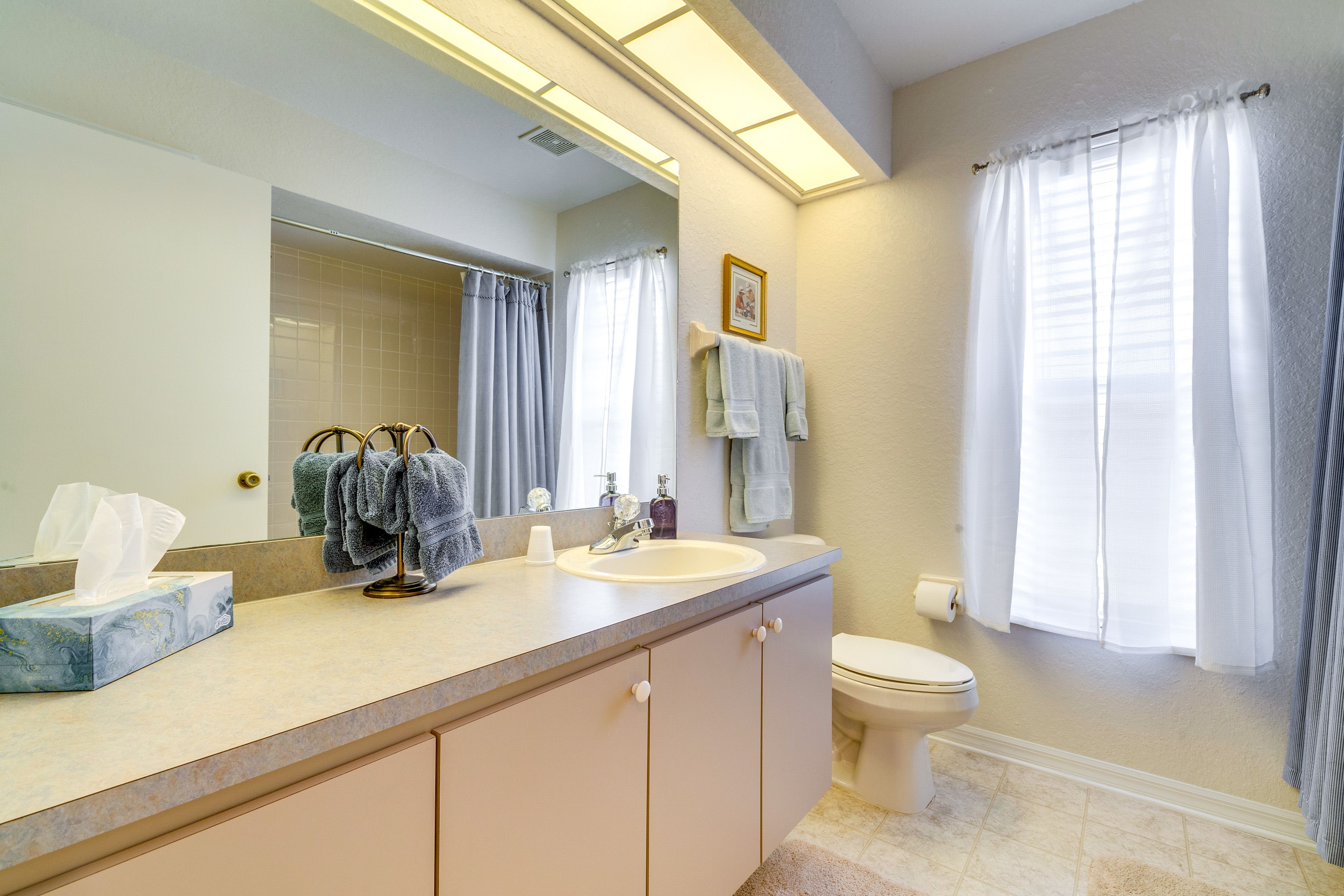 Full Bathroom | Complimentary Toiletries