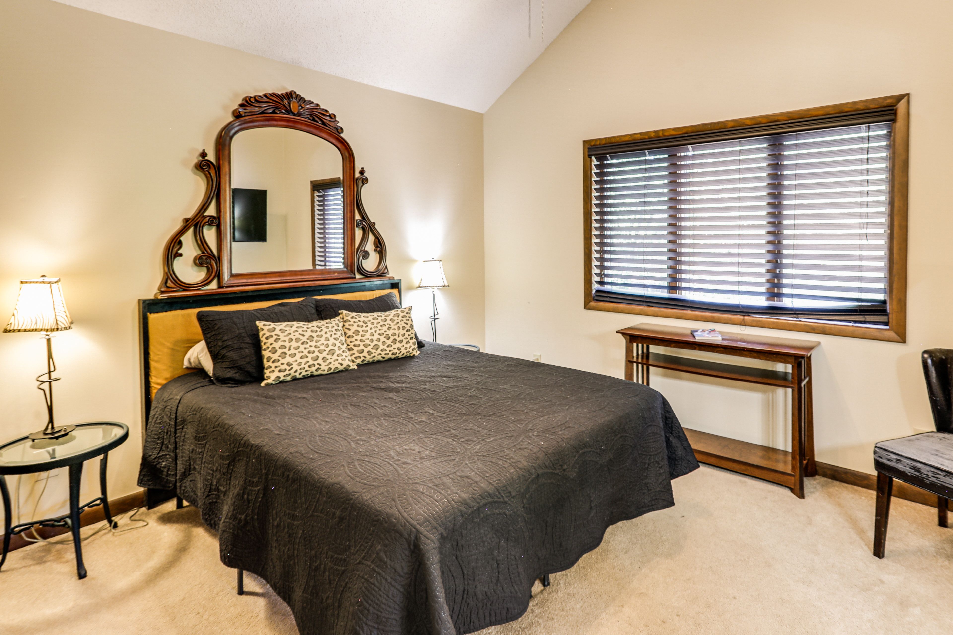 Bedroom 3 | Queen Bed | Upper Floor