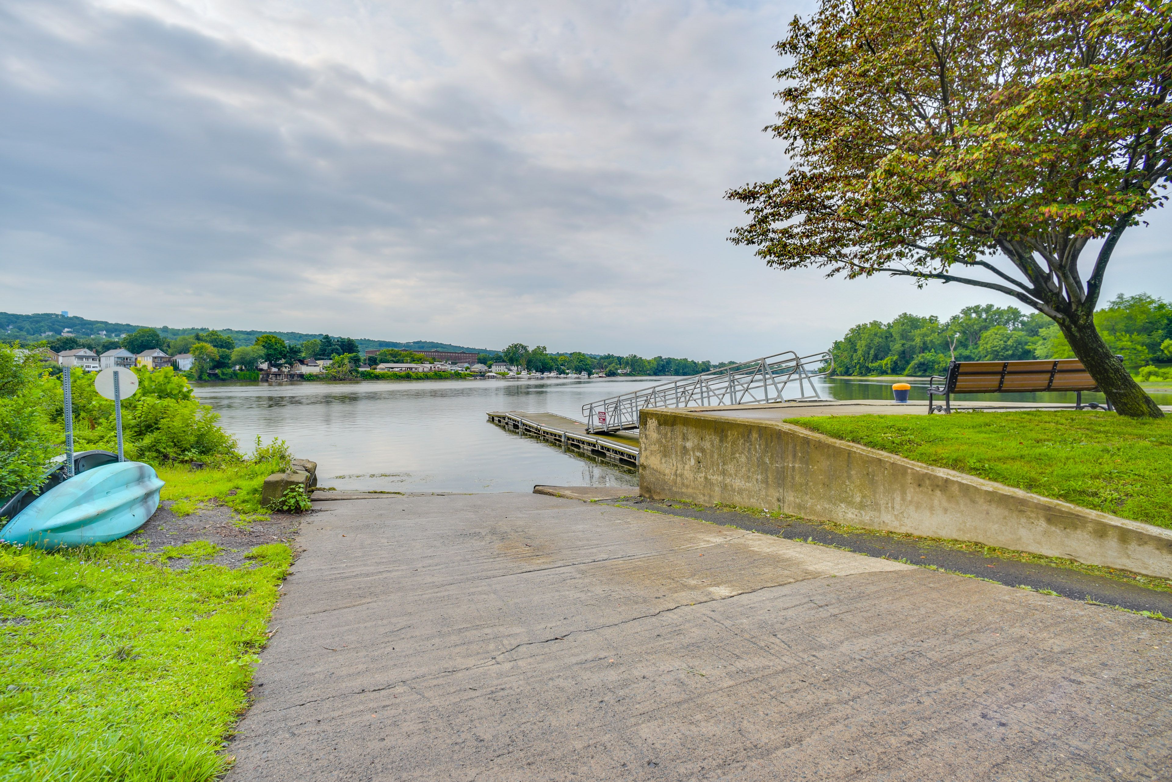 0.1 Mi to Waterford Public Boat Launch