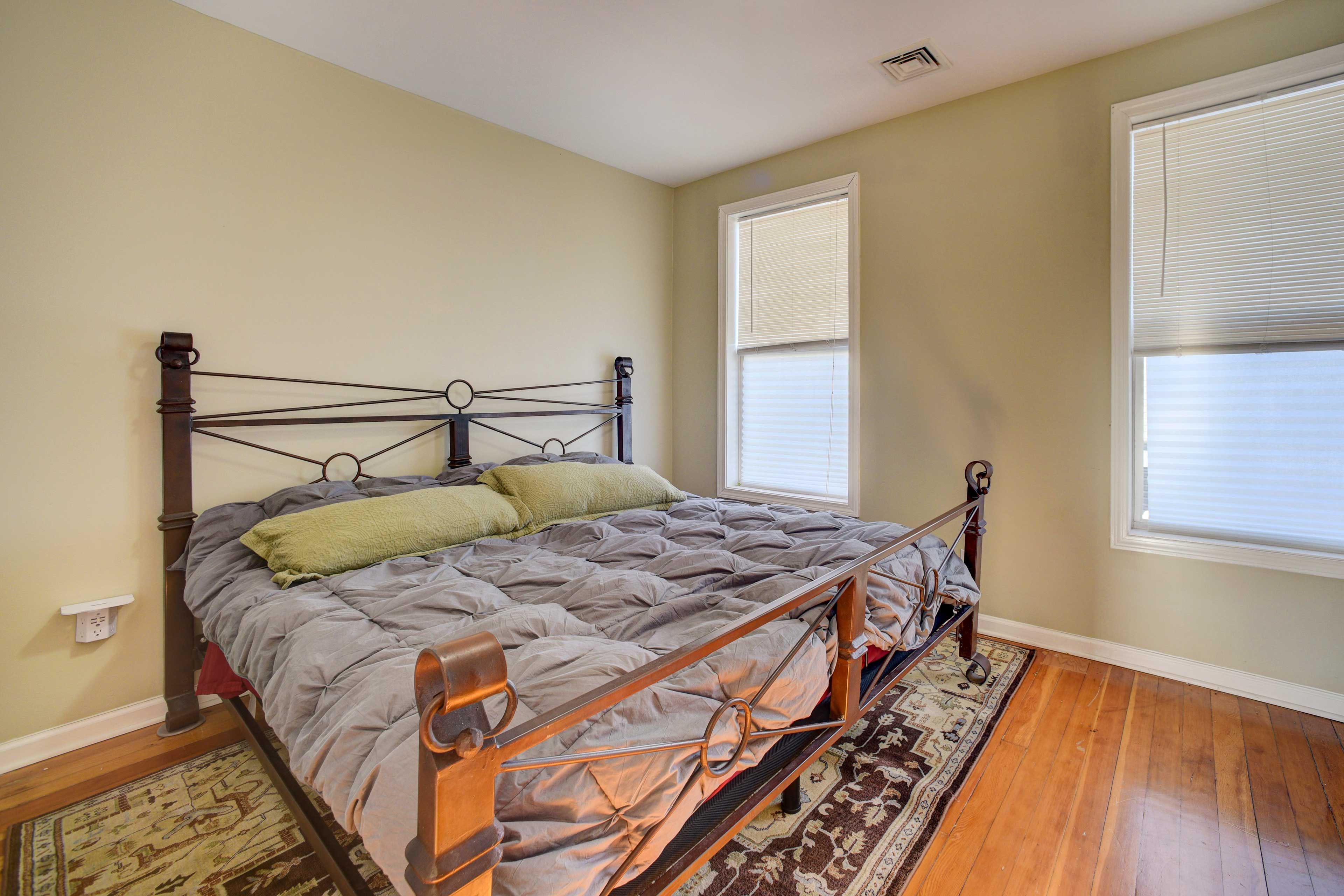 Bedroom | King Bed