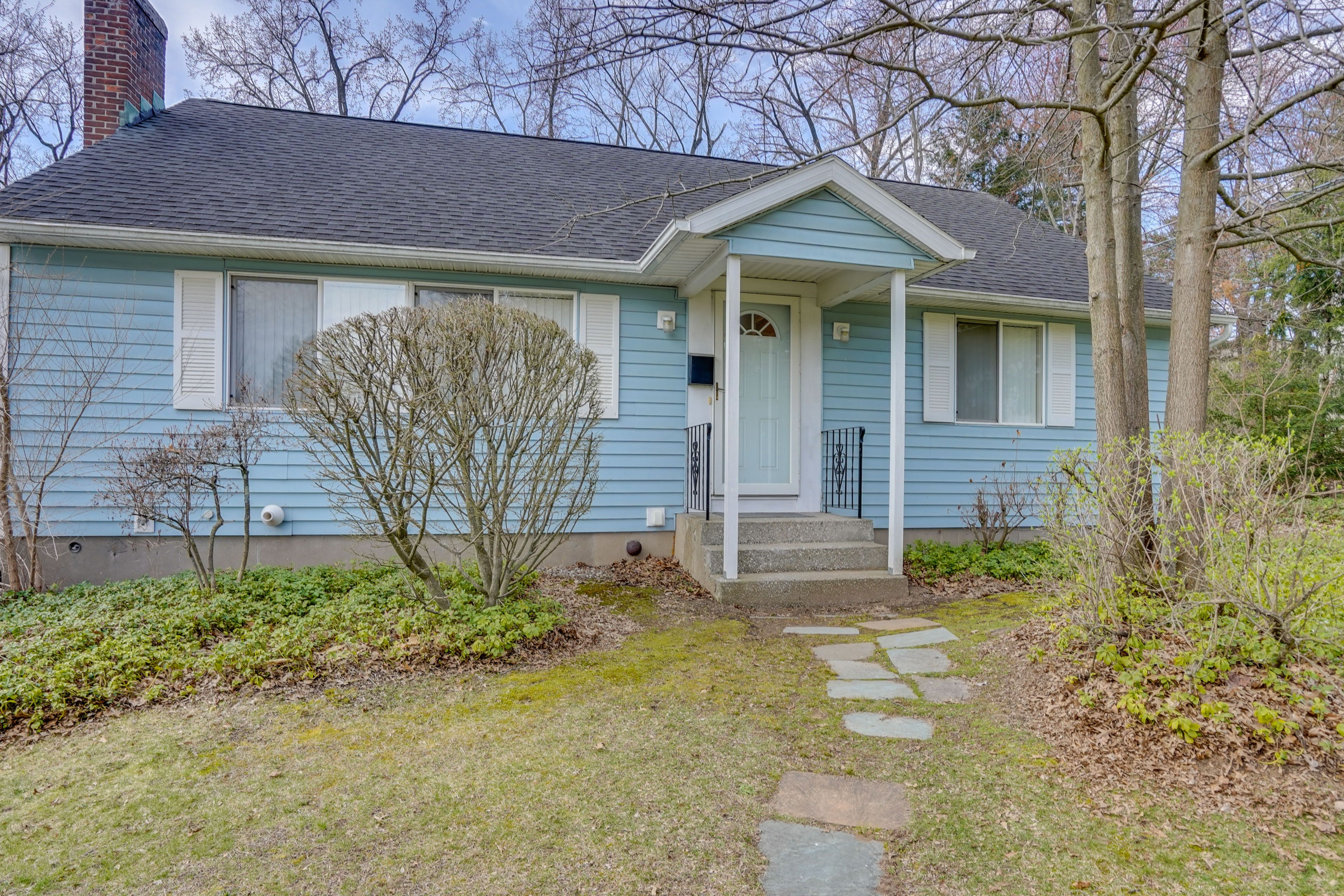 Latham Vacation Rental | 1BR | 1BA | 800 Sq Ft | Stairs Required