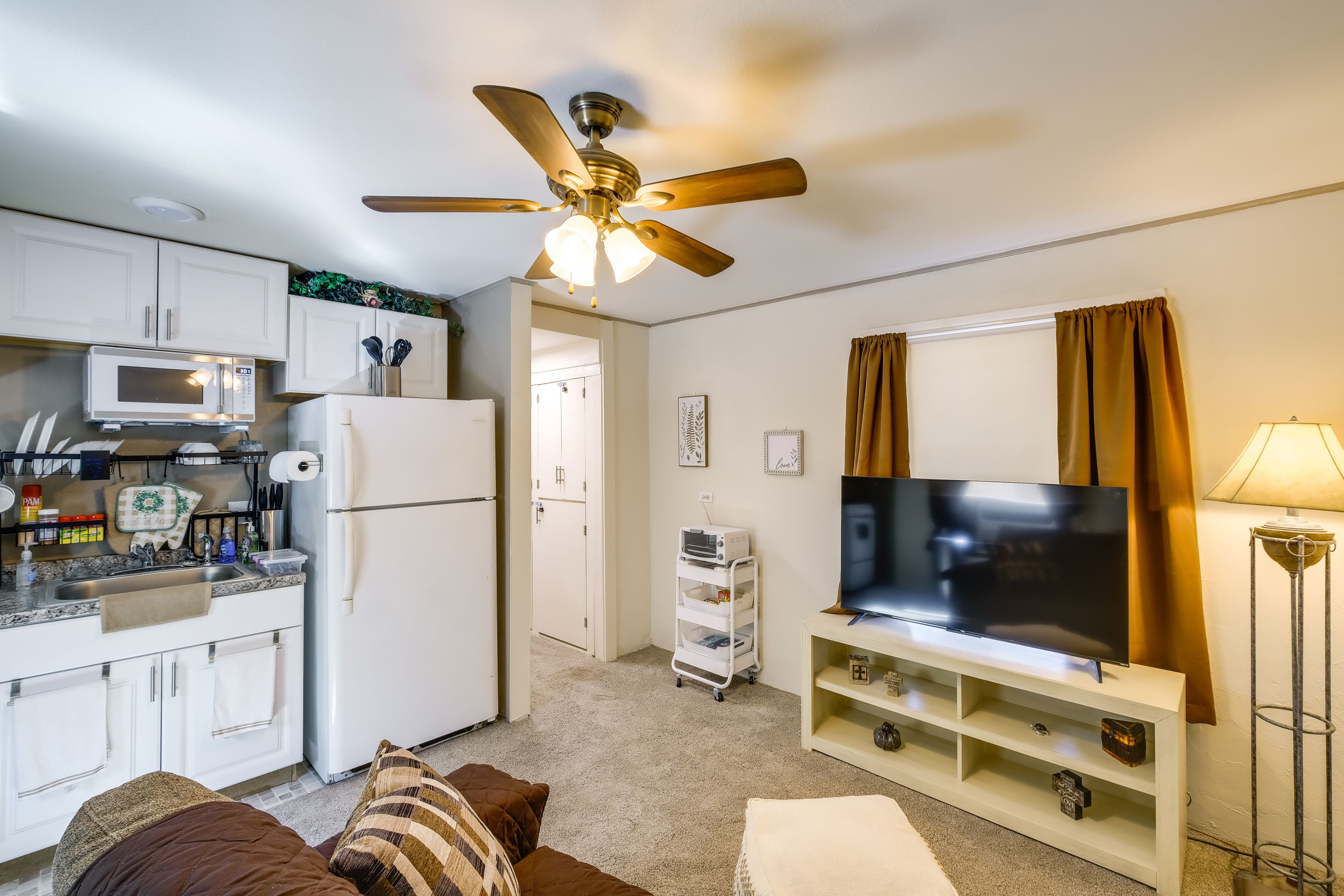 Kitchen | On-Site Laundry (Shared)