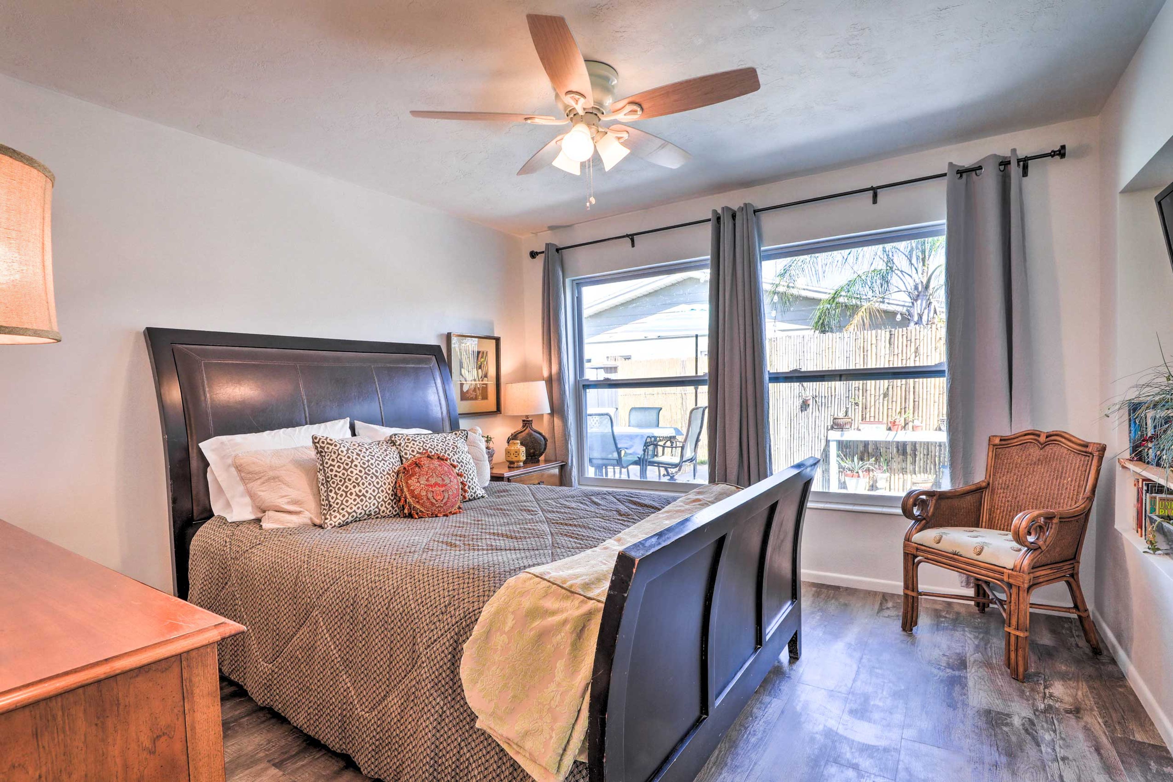 Bedroom 3 | Queen Bed