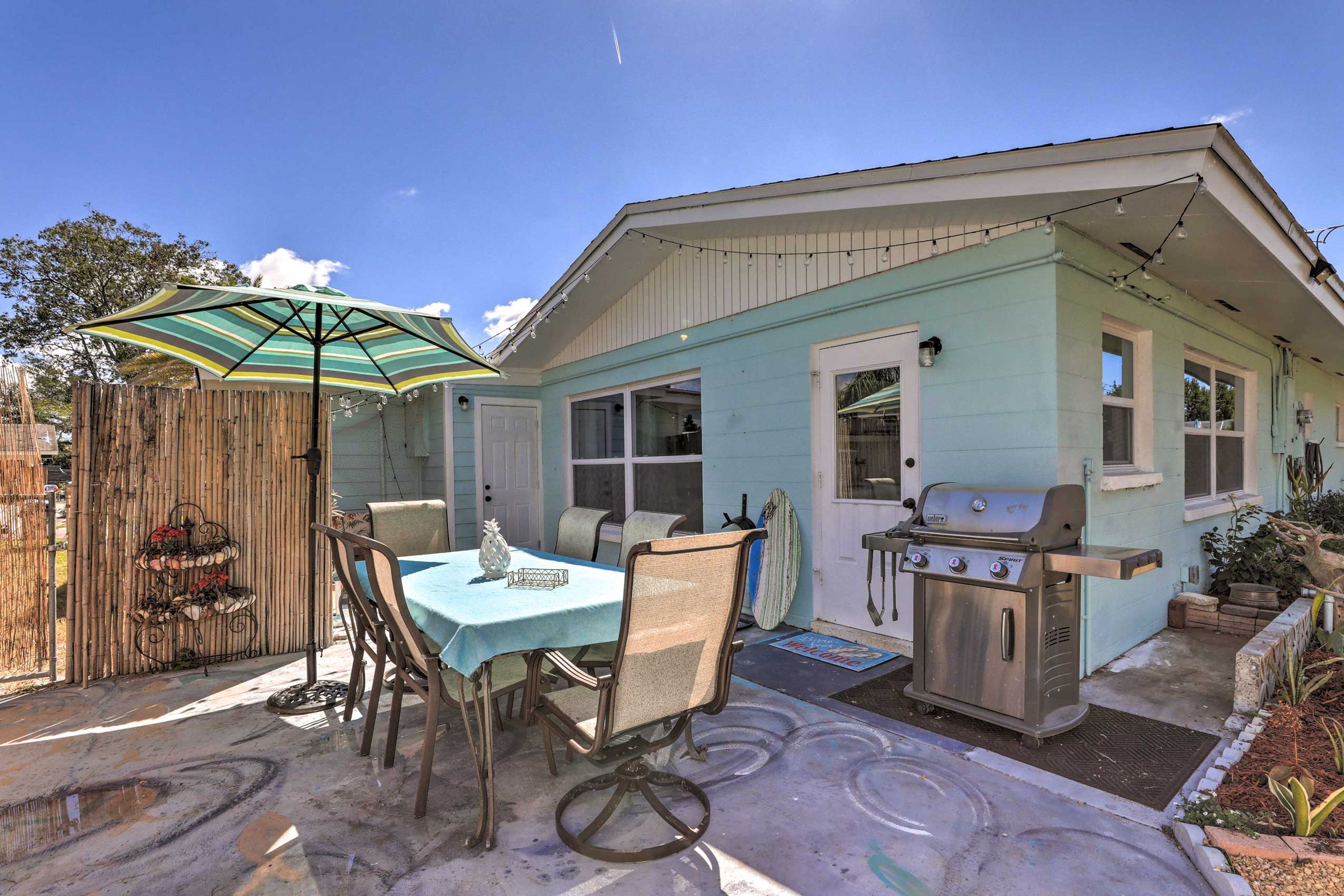 Shared Backyard | Gas Grill | Fire Pit