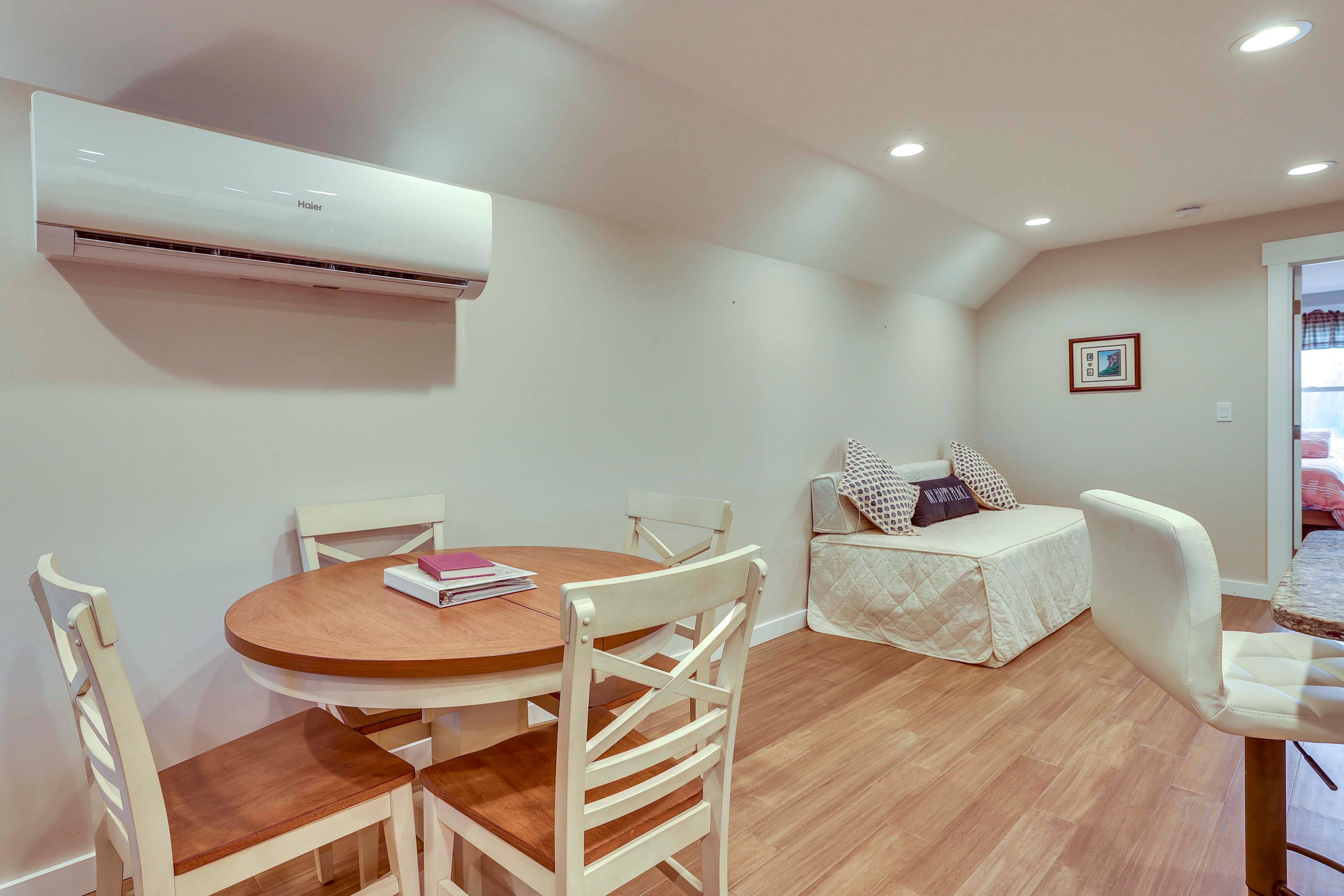 Dining Area | Dishware & Flatware Provided