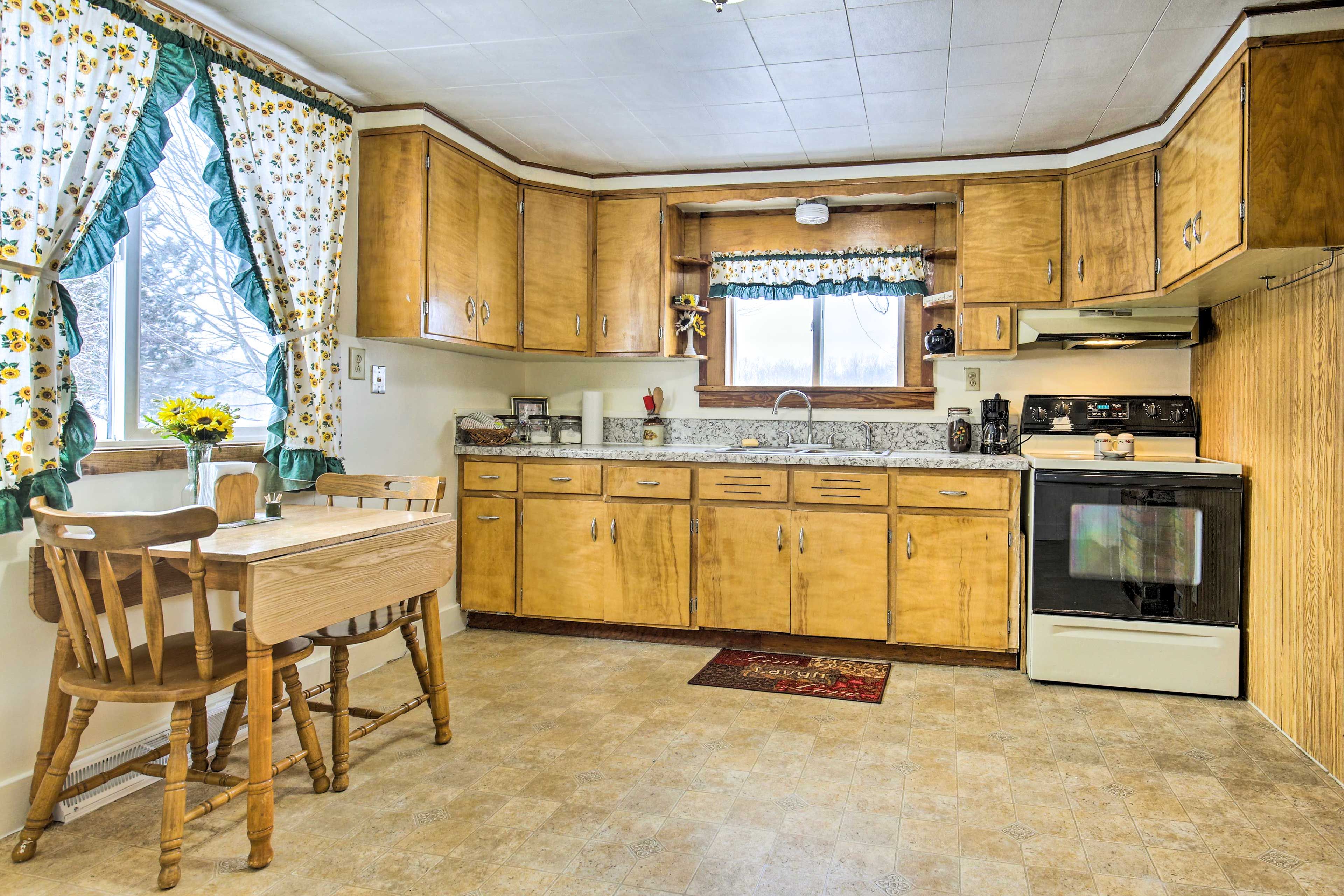 Kitchen & Dining Area | Toaster | Dishware & Flatware | Cooking Basics | Spices