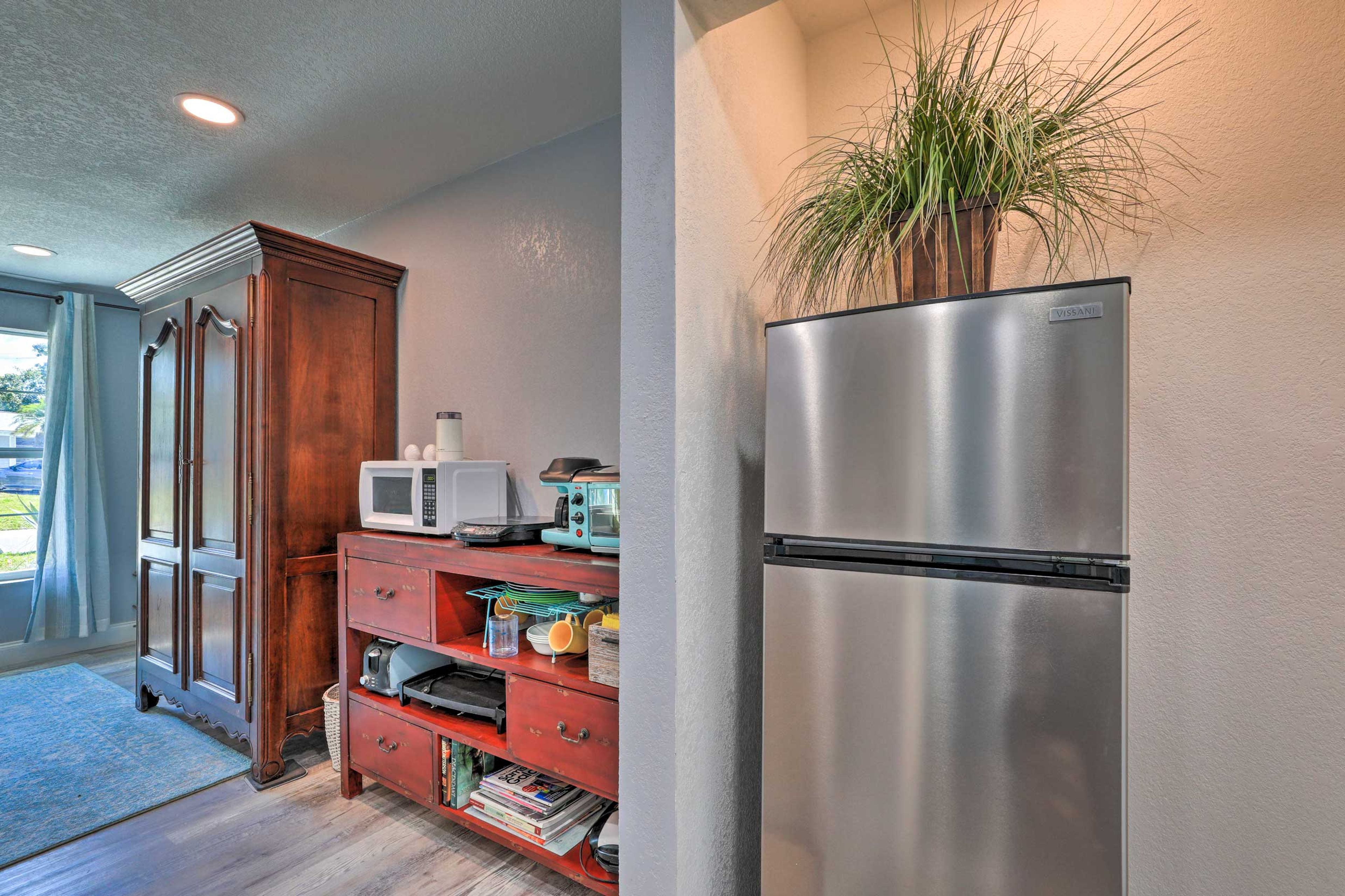 Kitchenette | Hot Plate | Coffee Maker