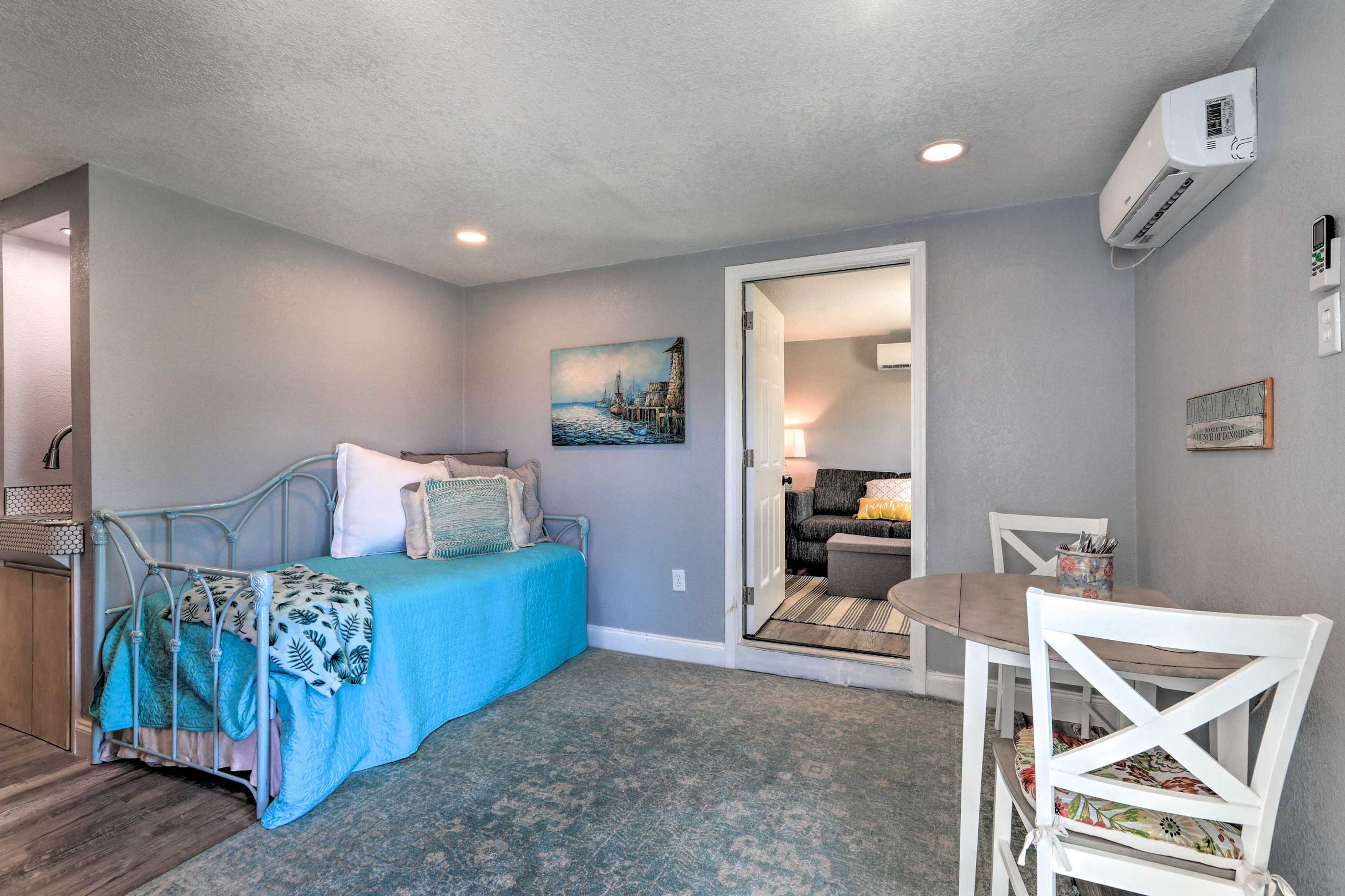 Living Room | Twin Daybed w/ Twin Trundle | Dining Area
