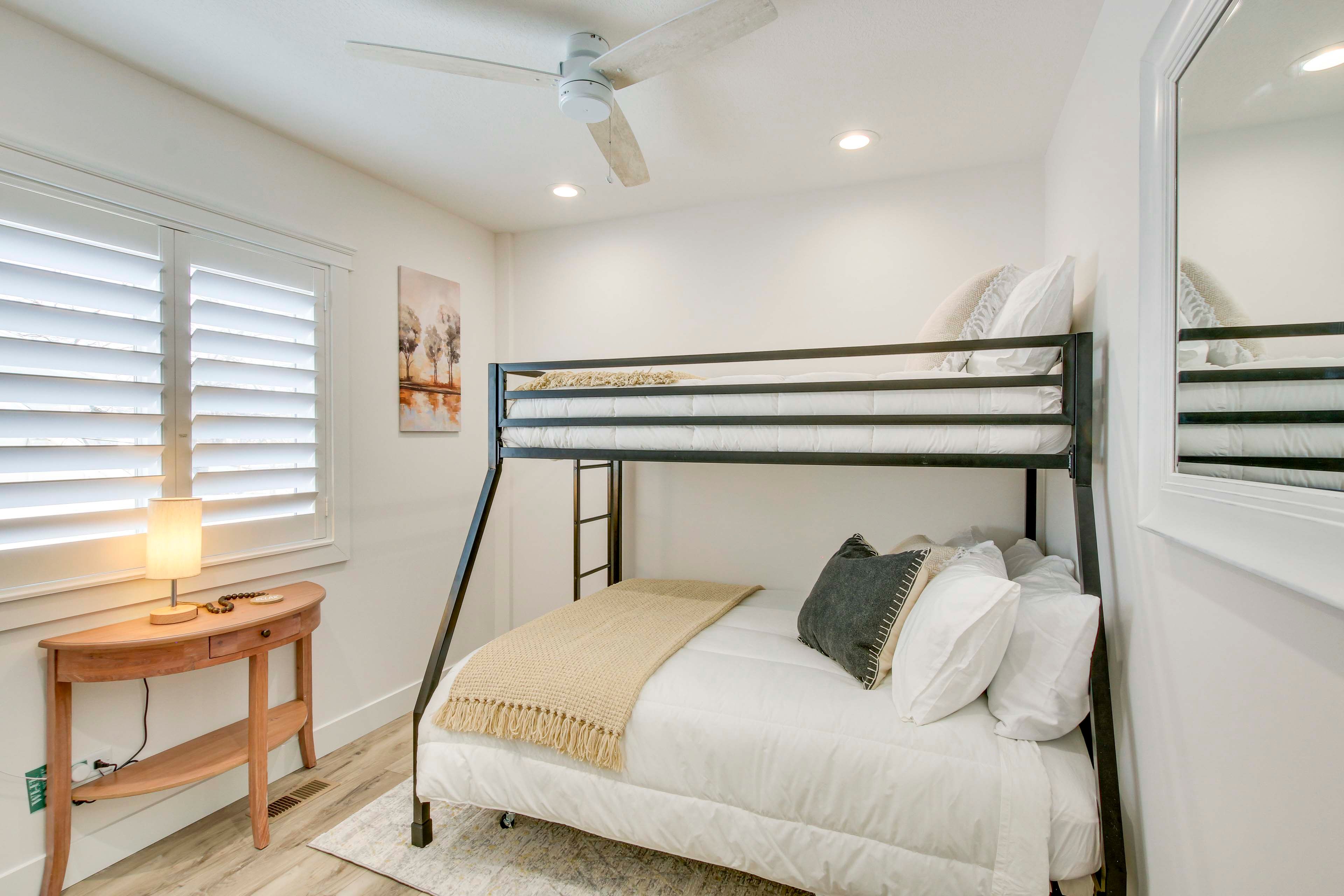 Bedroom 2 | Twin/Full Bunk Bed w/ Twin Trundle
