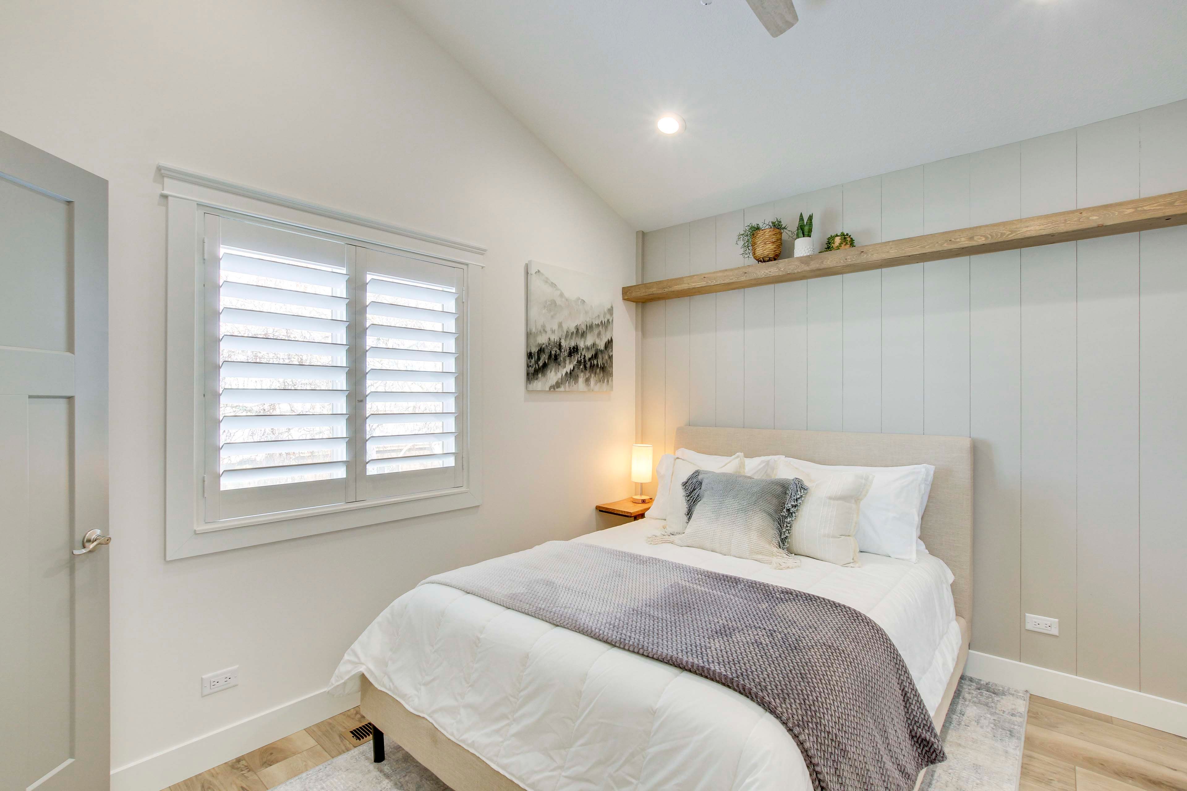 Bedroom 1 | Queen Bed | Pack 'n Play | Smart TV