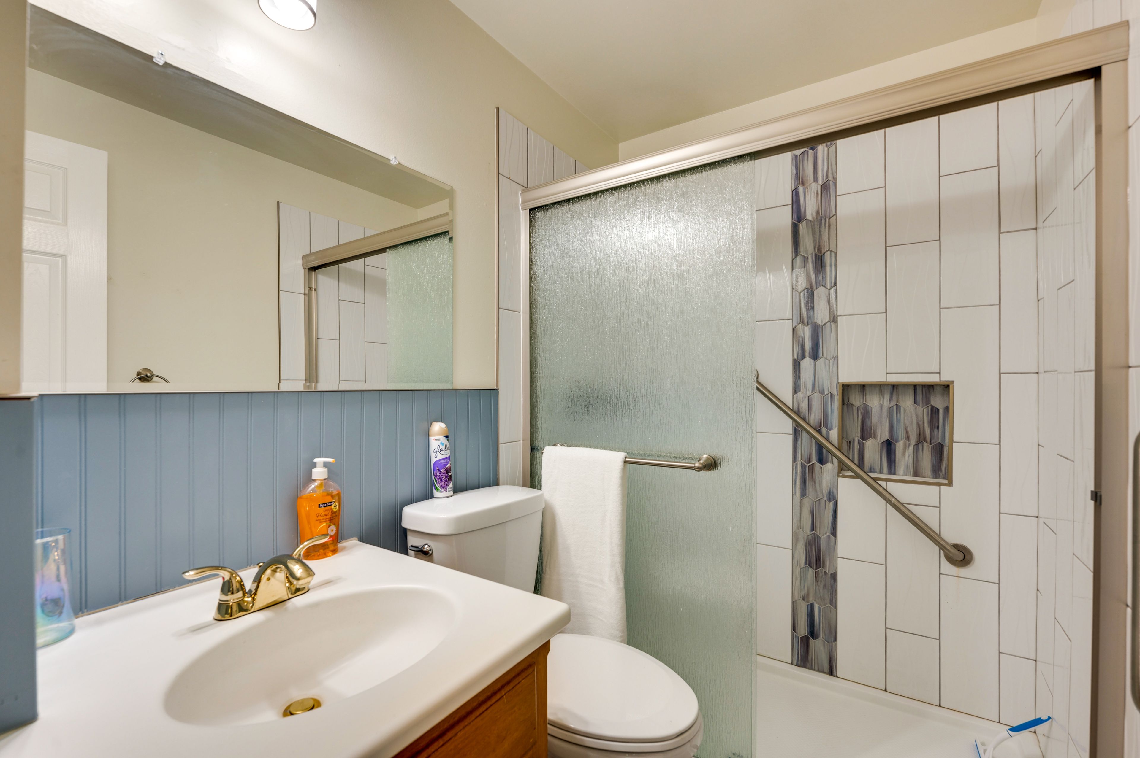Full Bathroom | Towels & Linens Provided