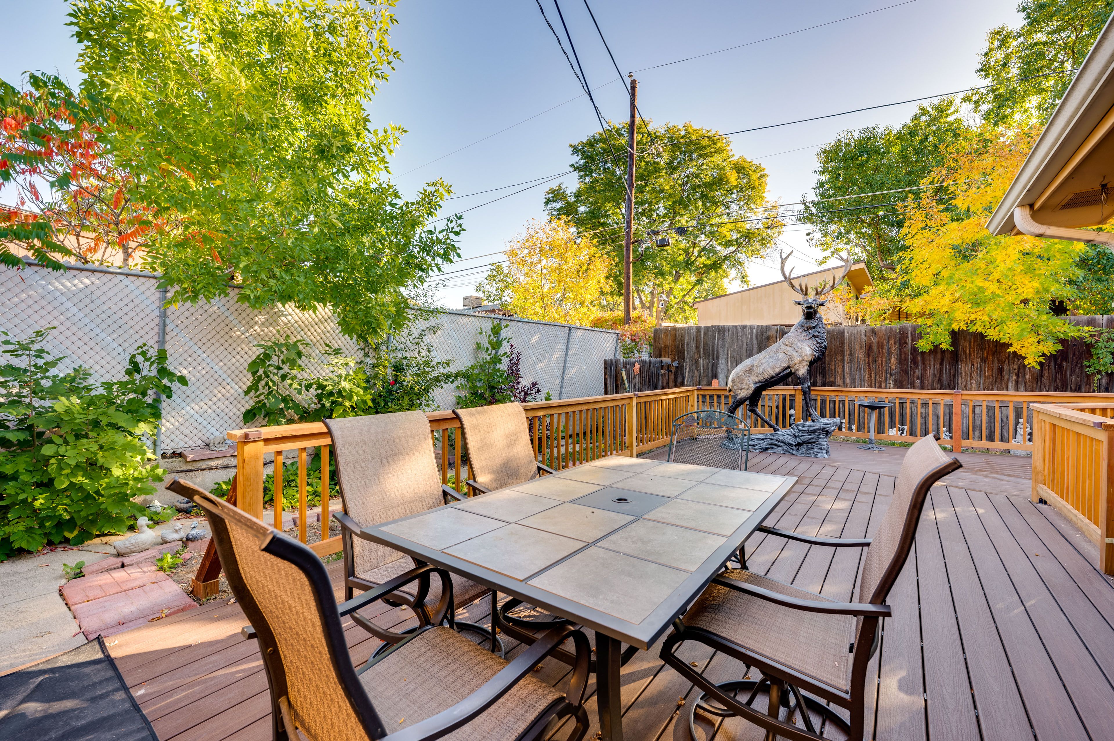 Deck | Outoor Dining | Charcoal Grill | Elk Statue