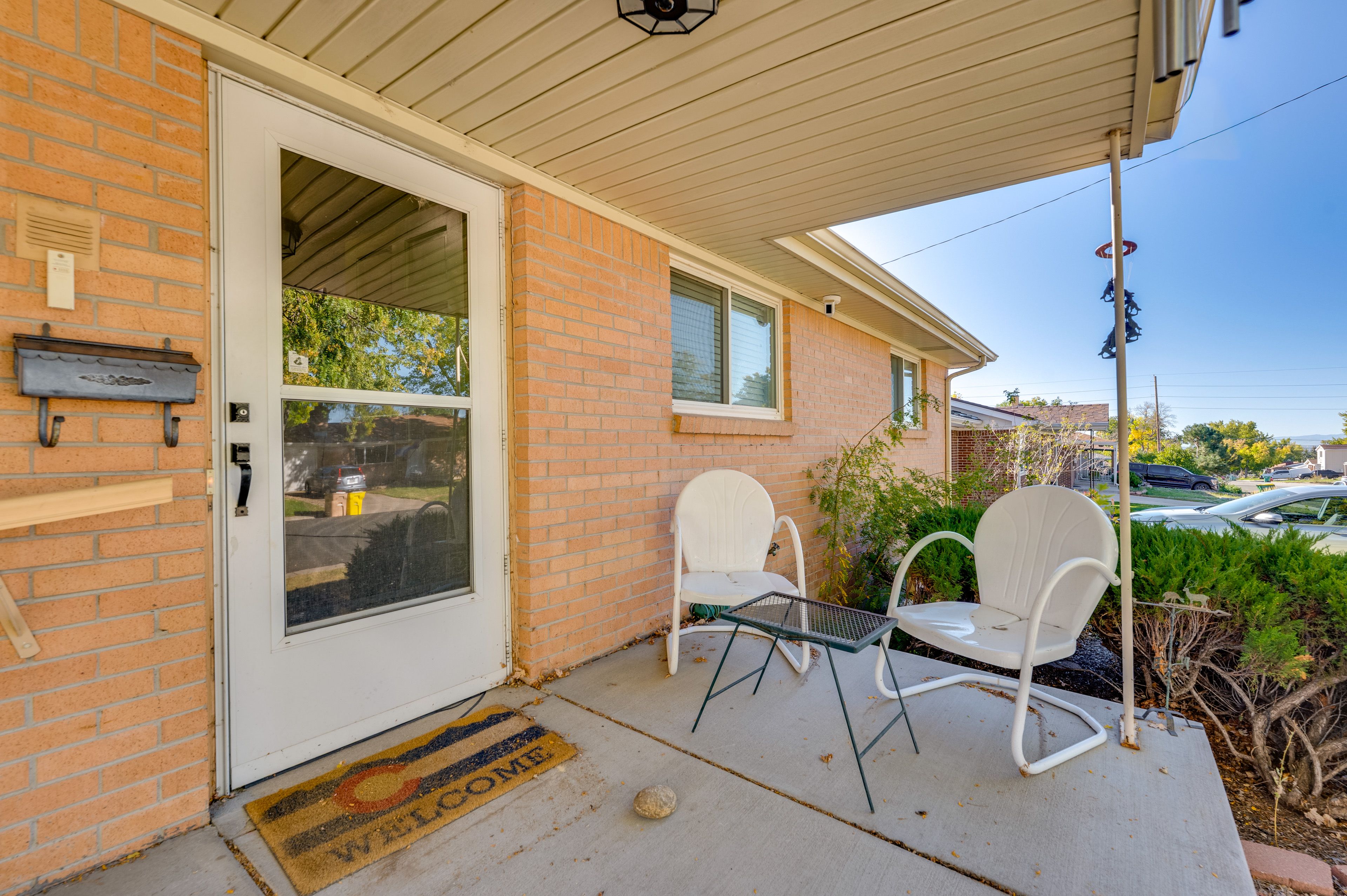 Front Porch w/ Seating