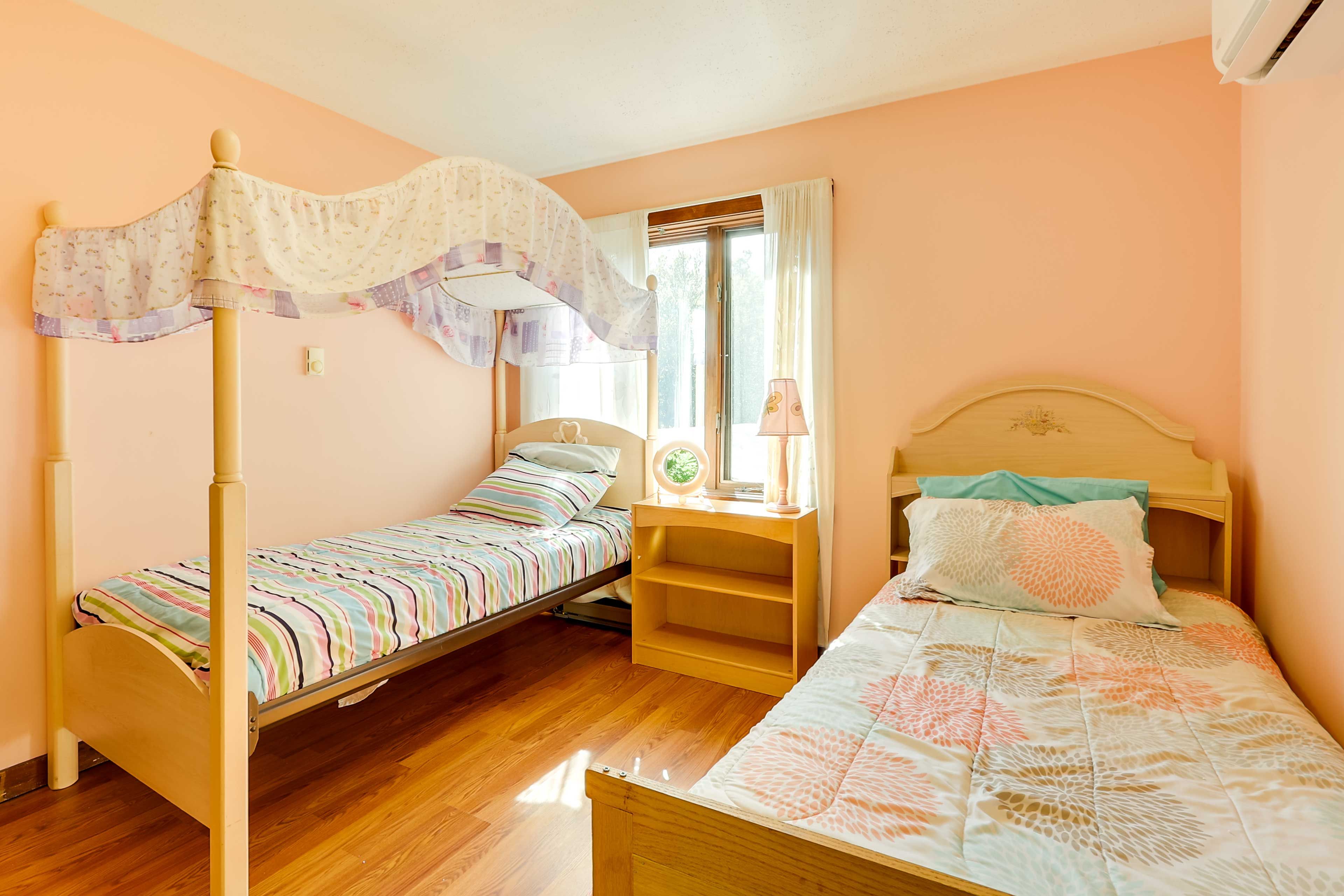 Bedroom 3 | 2nd Floor | 2 Twin Beds | Smart TV