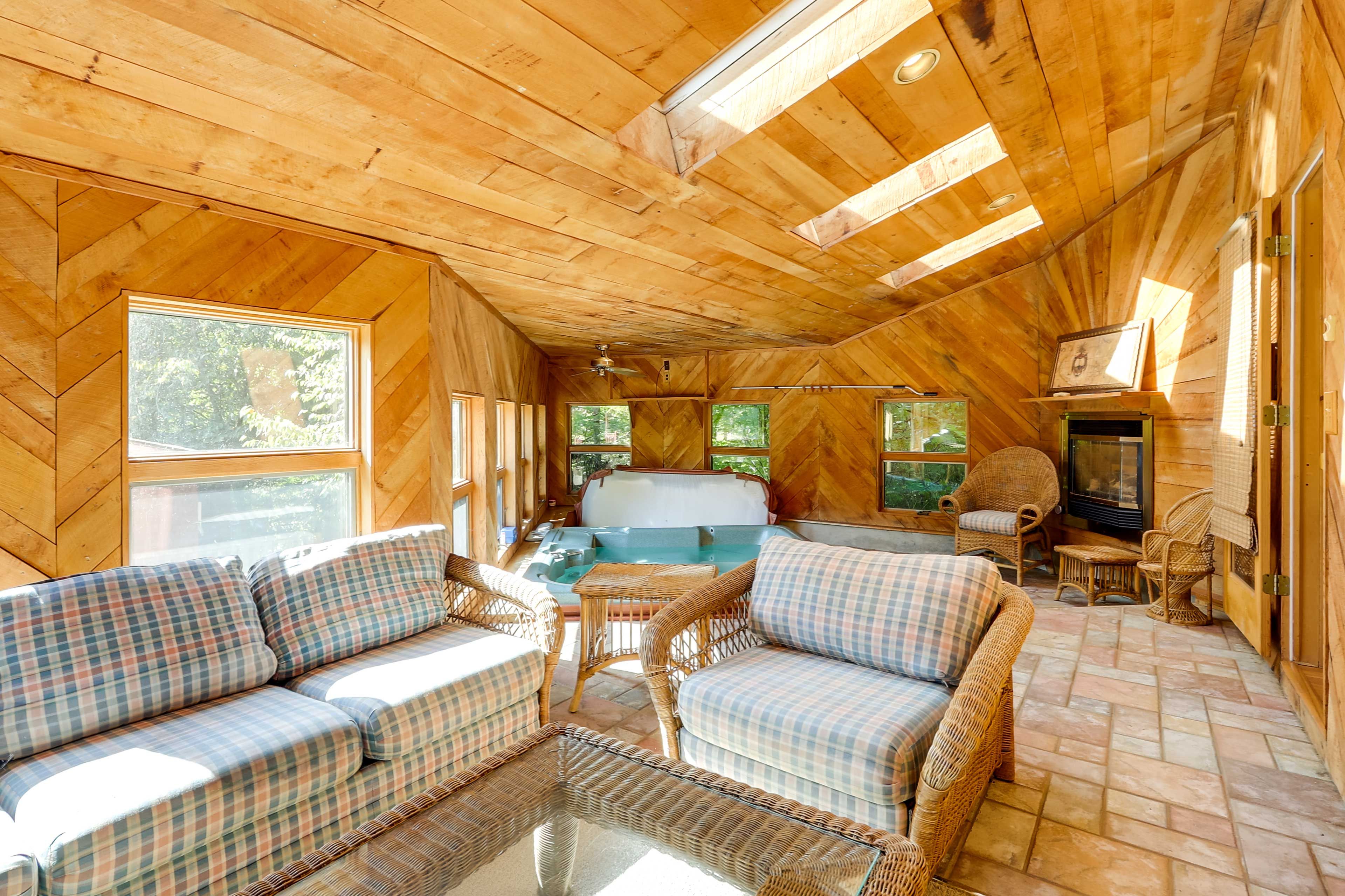 Hot Tub Area | 1st Floor