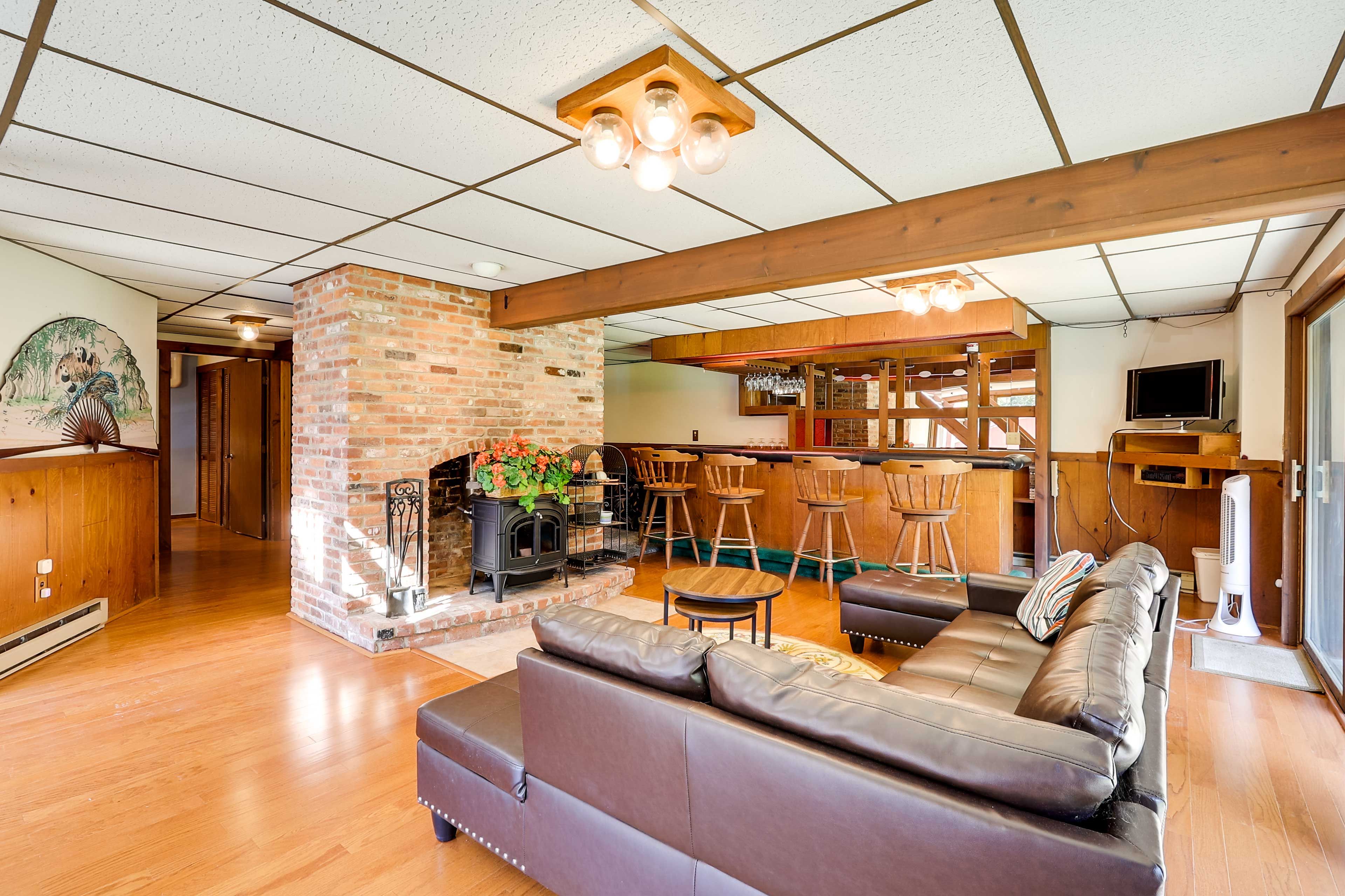 Den & Bar Area | 1st Floor | Full Sleeper Sofa | Wood-Burning Fireplace