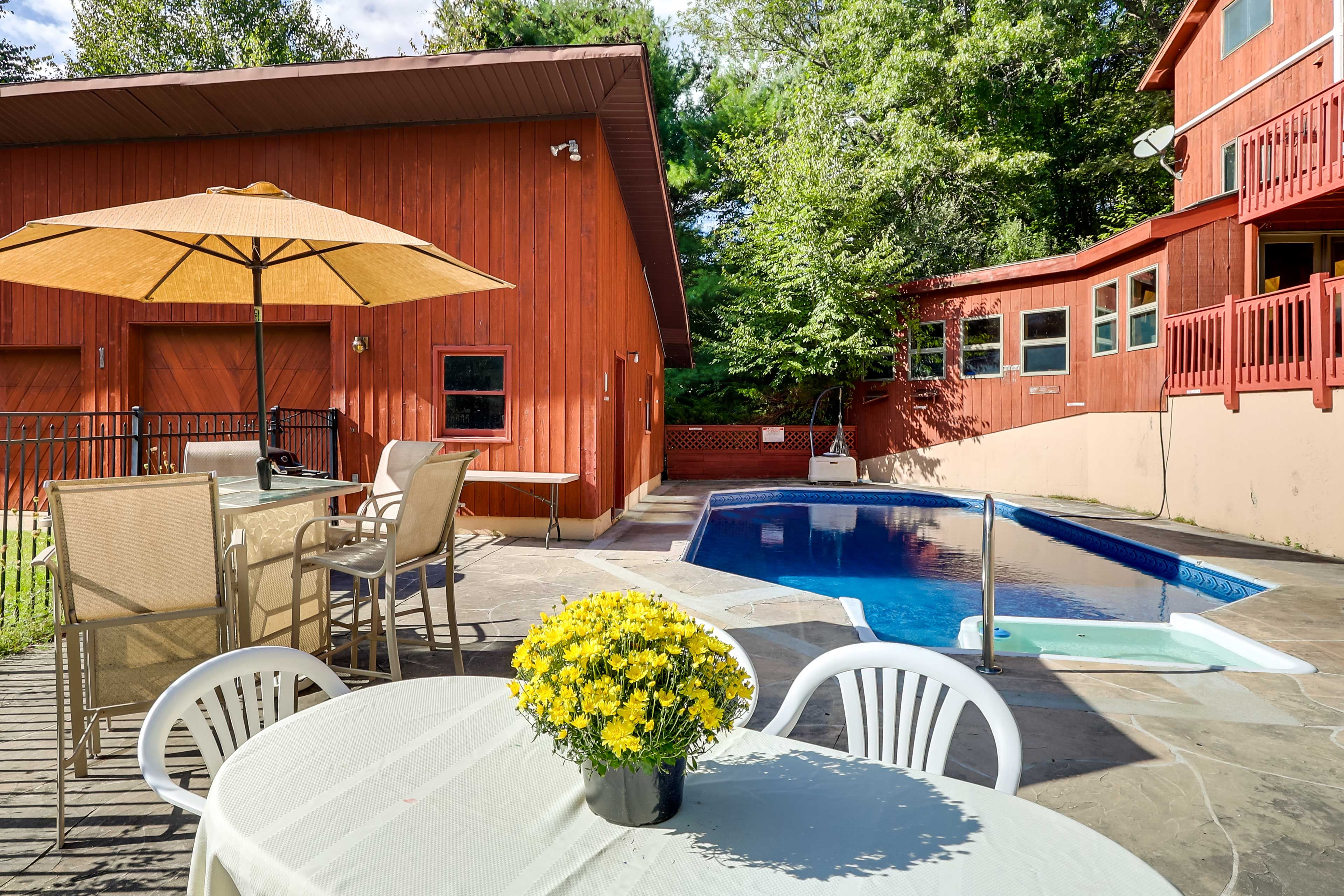 Private Pool (Available Memorial Day-Labor Day)