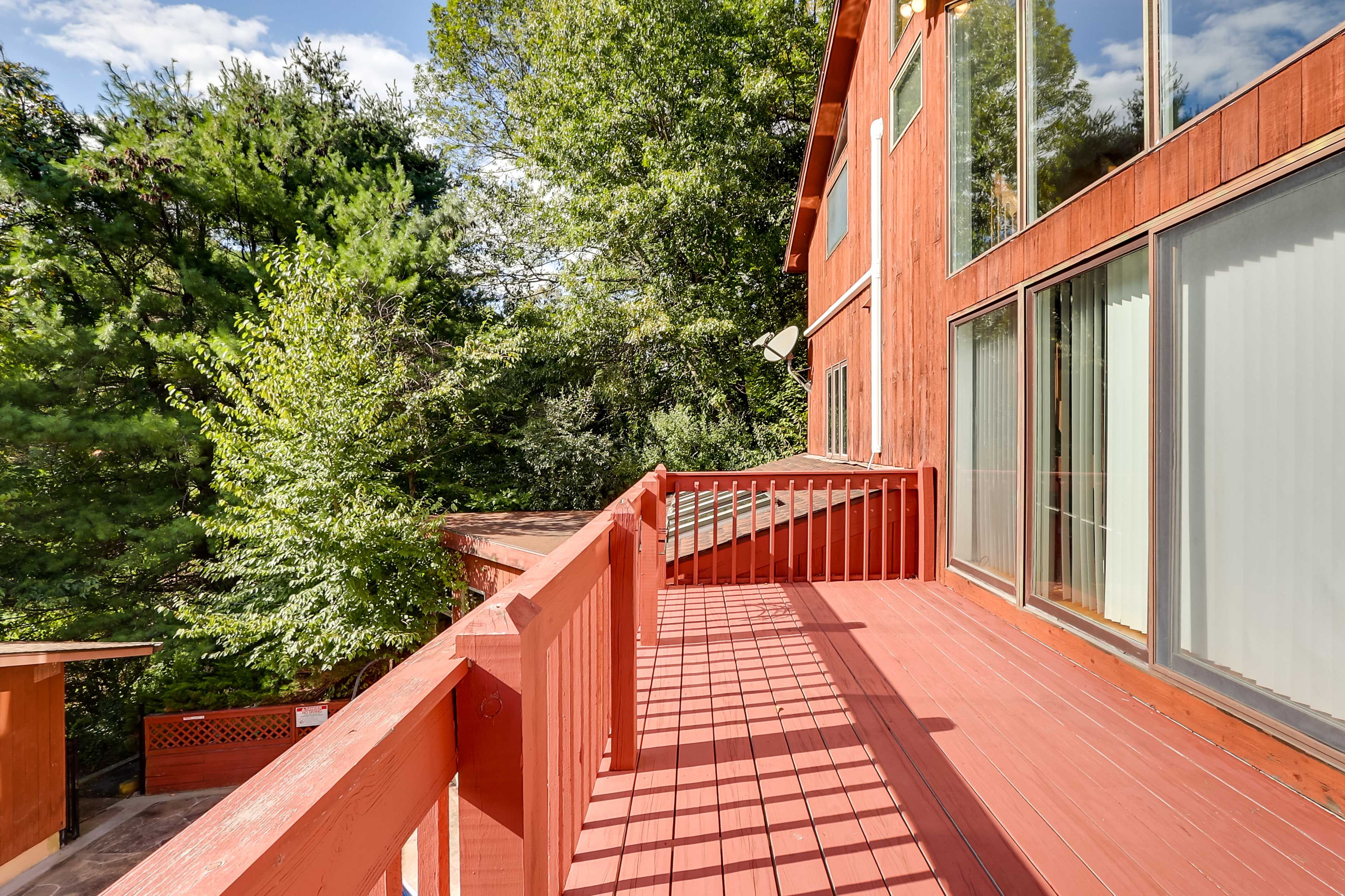 2nd-Level Wraparound Deck