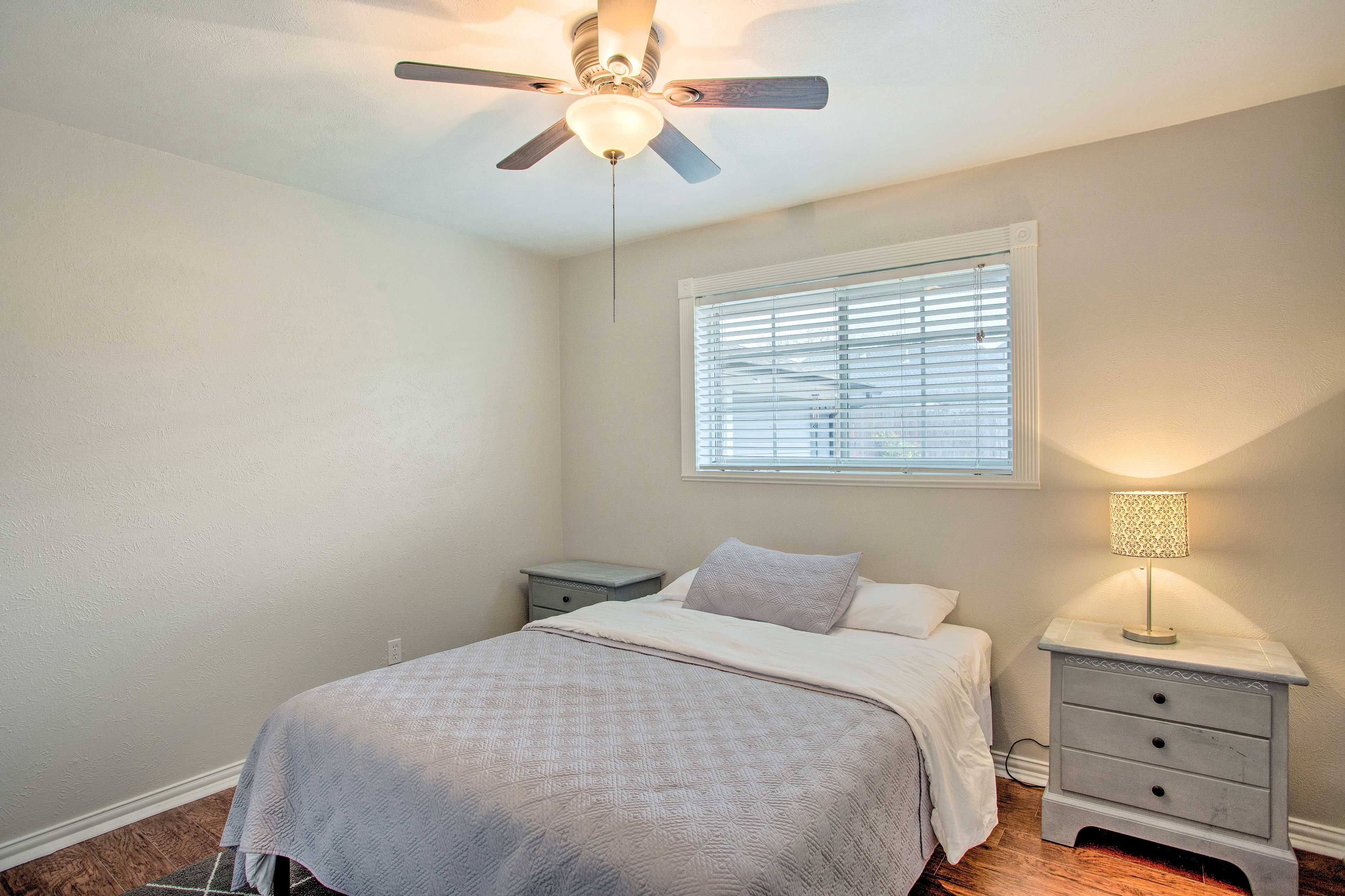 Bedroom 2 | Queen Bed